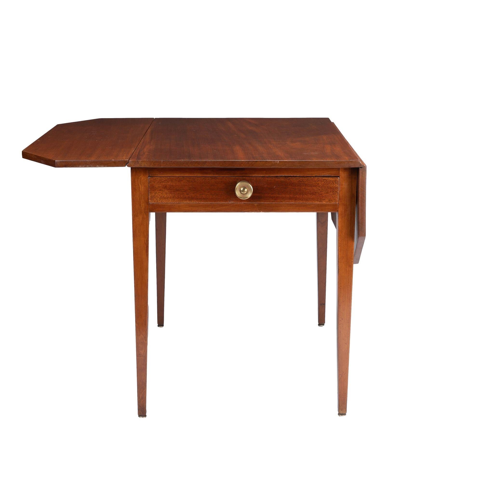 Massachusetts Hepplewhite Drop Leaf Pembroke Table, c. 1790-1810 For Sale 4