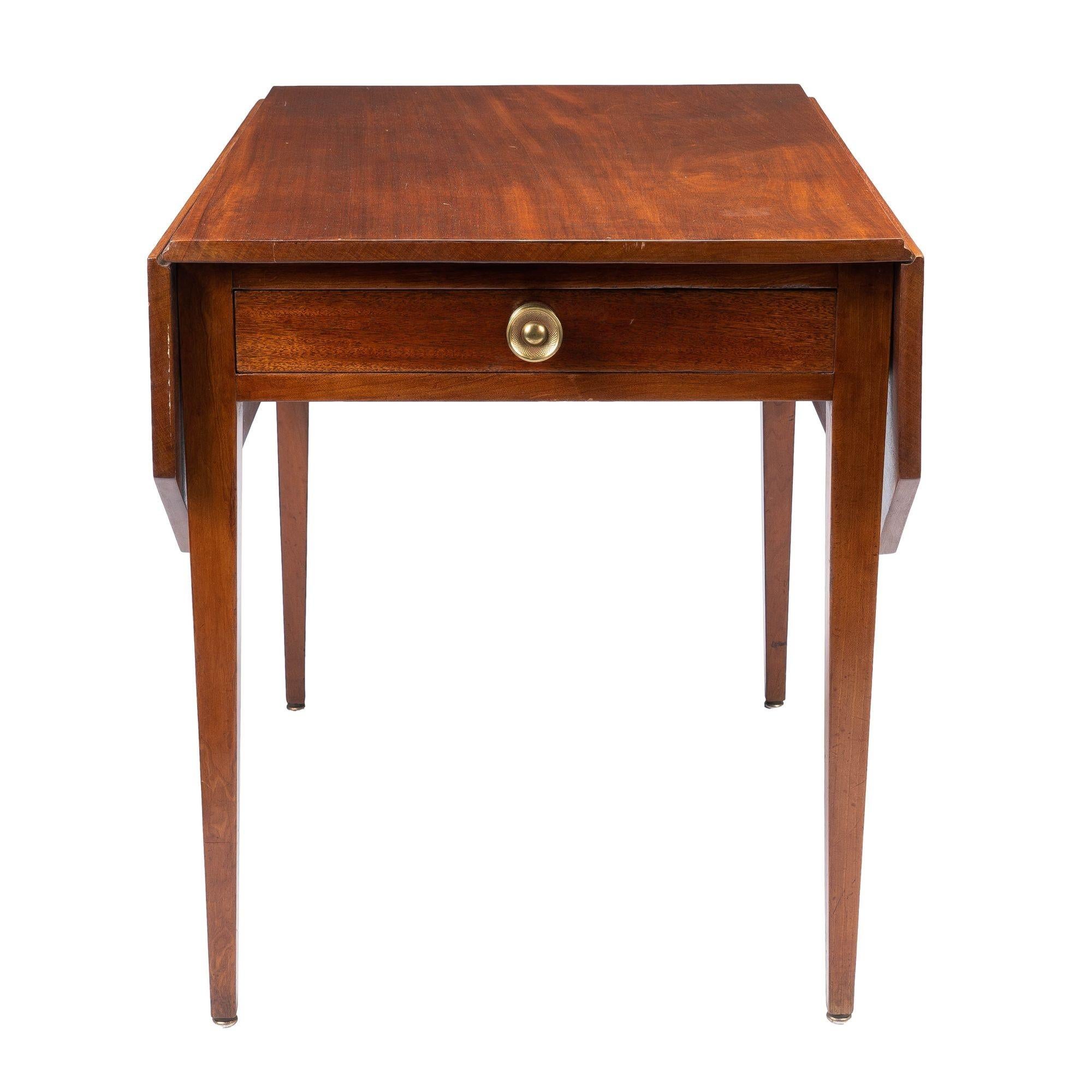 American Massachusetts Hepplewhite Drop Leaf Pembroke Table, c. 1790-1810 For Sale