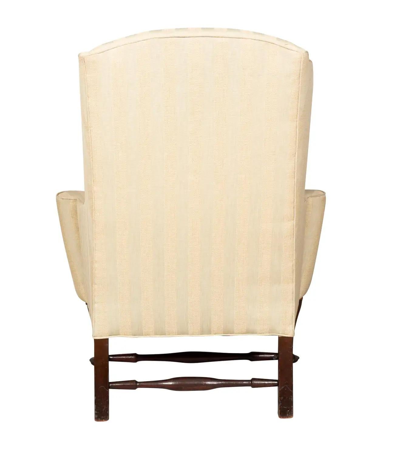 Massachusetts Queen Anne Mahogany Wing Chair Bon état - En vente à Essex, MA