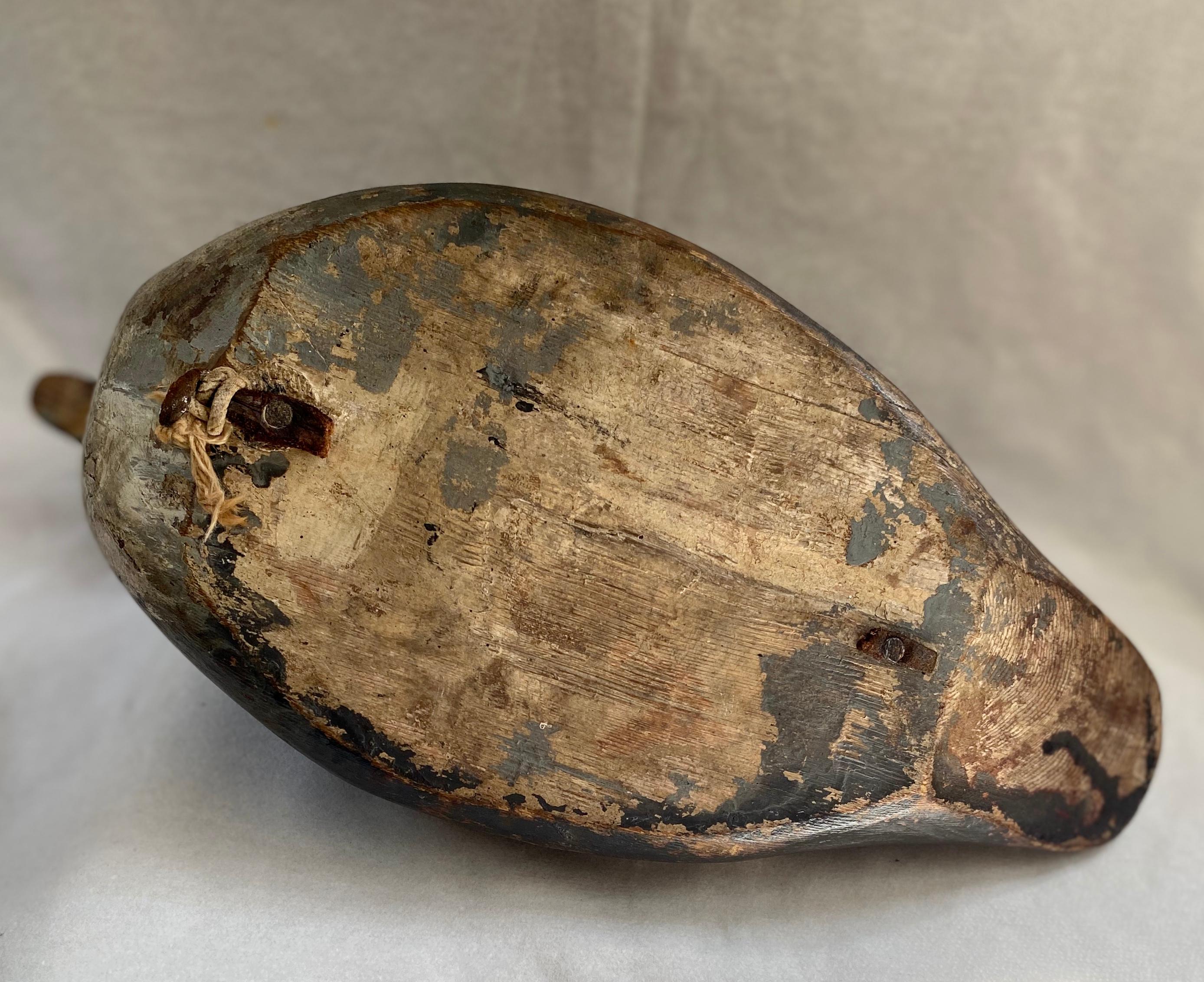 Massachusetts Goldeneye Hen Decoy, circa 1920s In Good Condition For Sale In Nantucket, MA