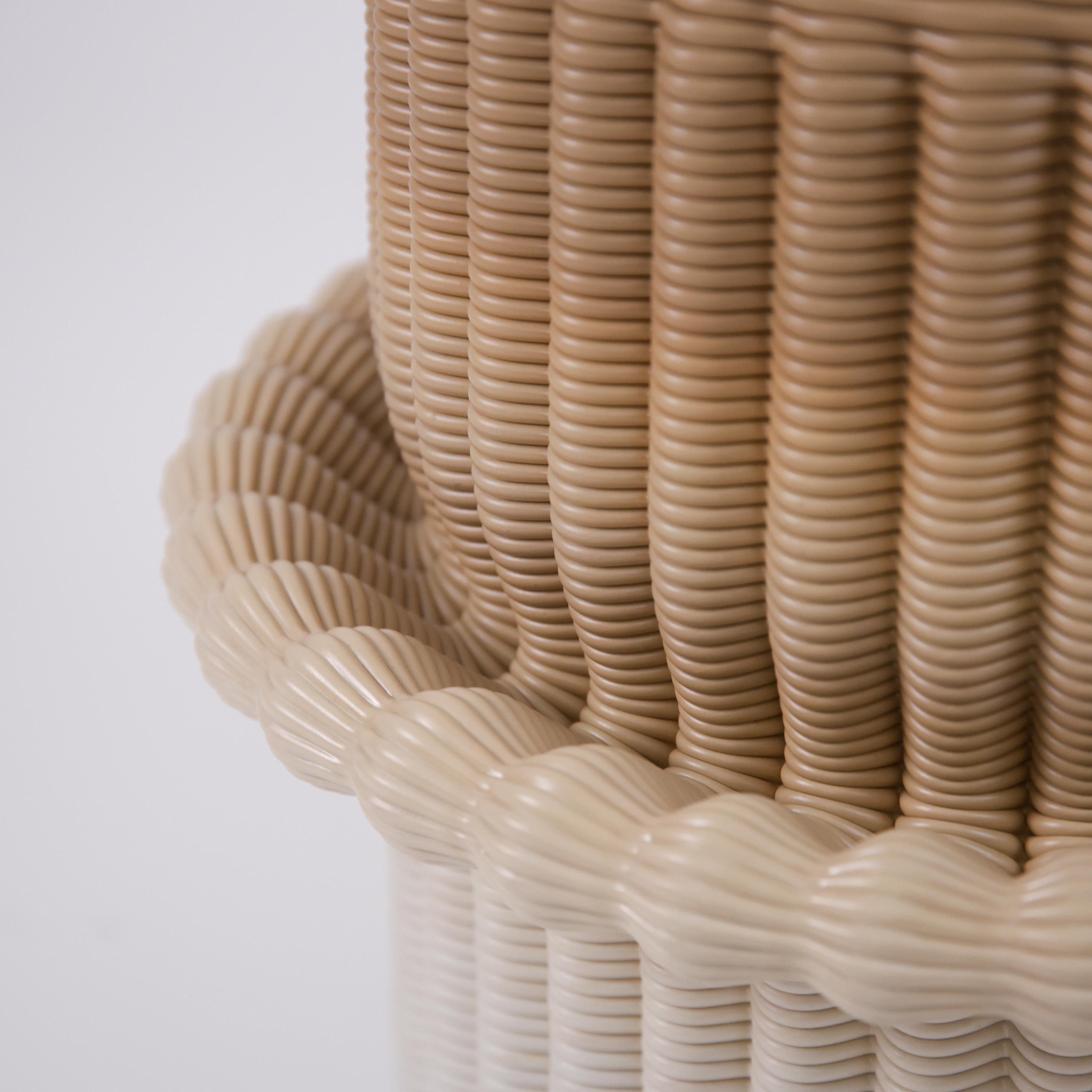 Loungehocker „Massage“ Niedriger Hocker aus recyceltem Kunststoff, 3D-Druck in ockerfarbenem und weißem Farbton im Zustand „Neu“ im Angebot in São Paulo, BR