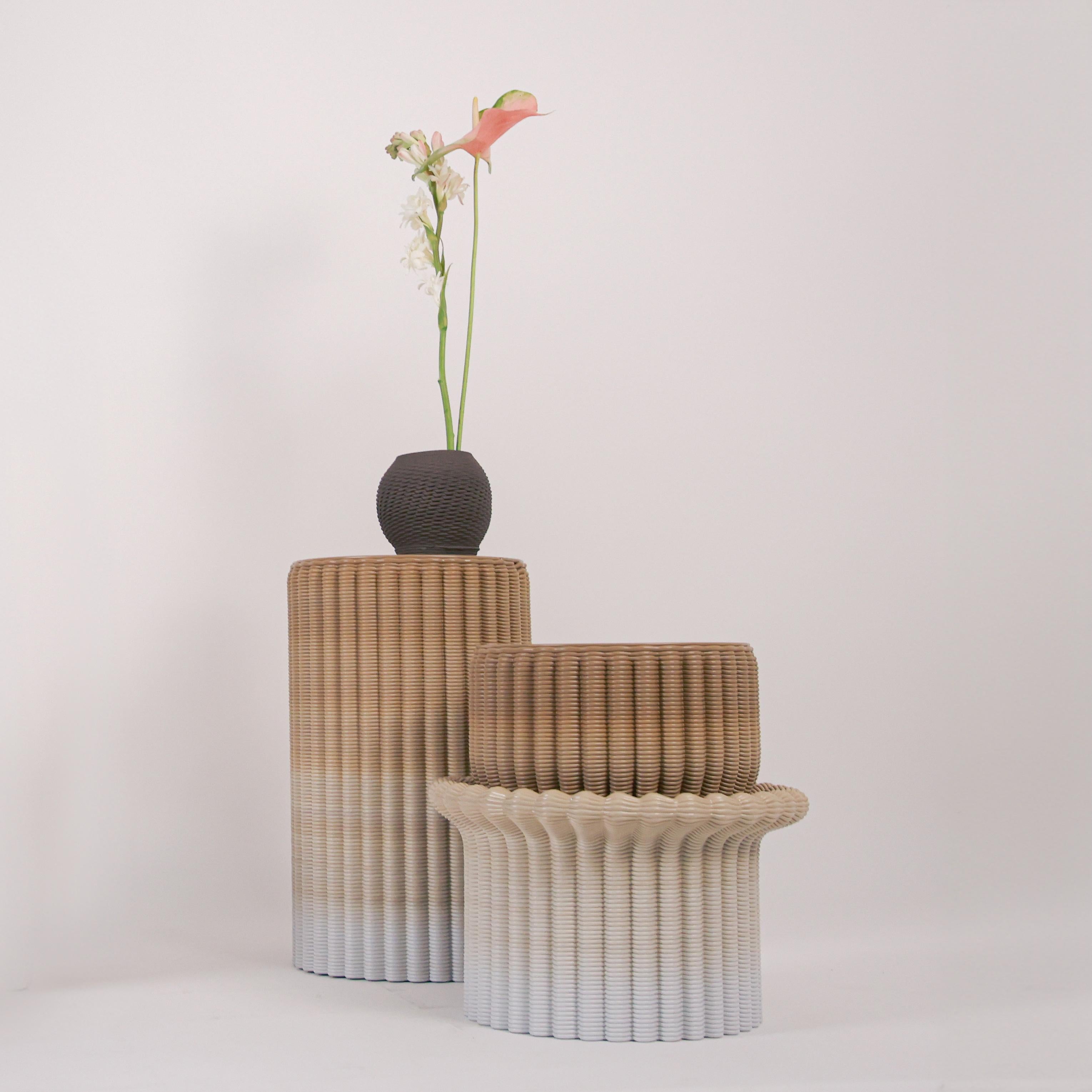 Loungehocker „Massage“ Niedriger Hocker aus recyceltem Kunststoff, 3D-Druck in ockerfarbenem und weißem Farbton (21. Jahrhundert und zeitgenössisch) im Angebot