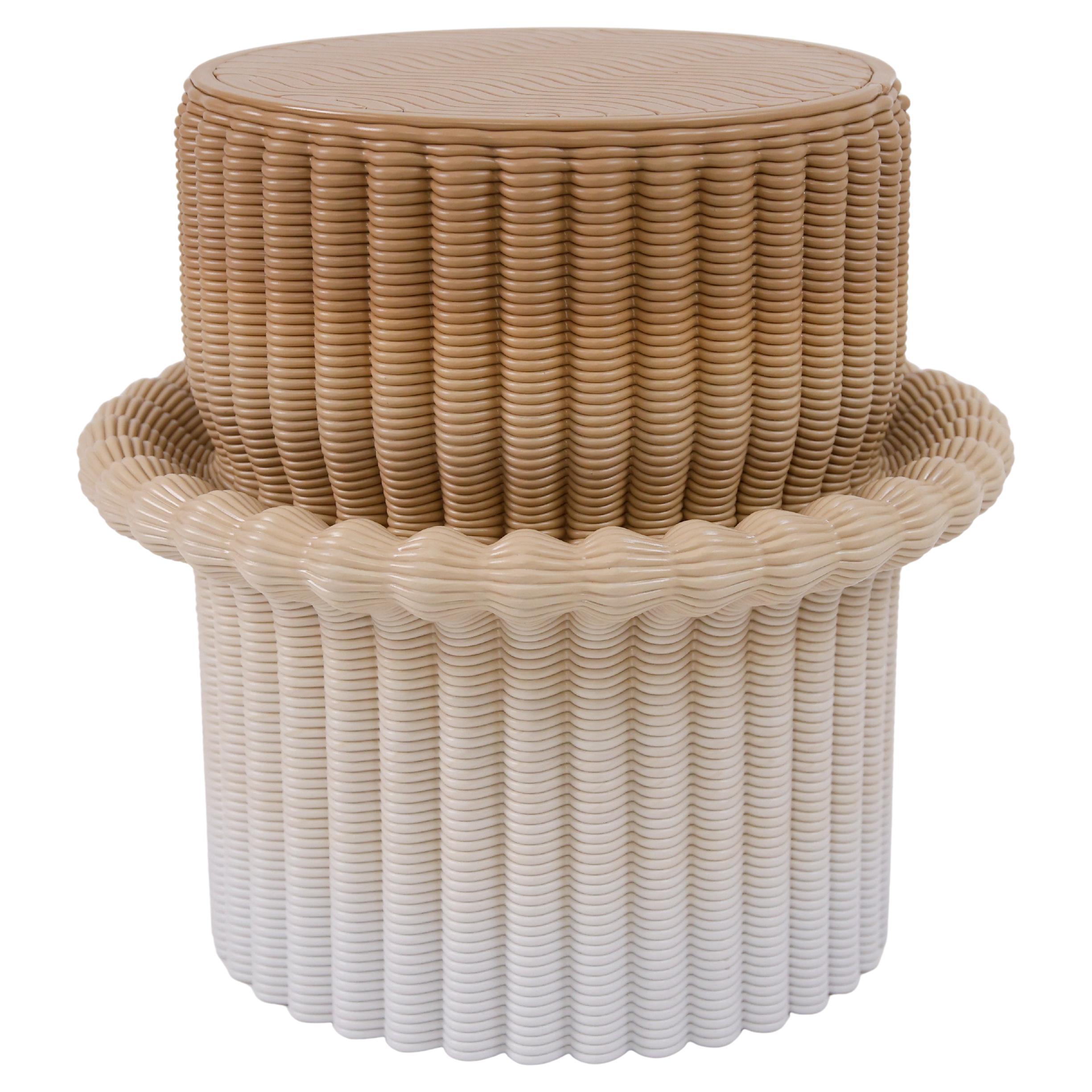 Loungehocker „Massage“ Niedriger Hocker aus recyceltem Kunststoff, 3D-Druck in ockerfarbenem und weißem Farbton