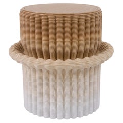 Loungehocker „Massage“ Niedriger Hocker aus recyceltem Kunststoff, 3D-Druck in ockerfarbenem und weißem Farbton