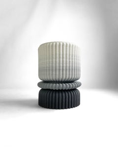 Sgabello da salotto 'Massage' stampato in 3D in plastica riciclata a gradienti bianchi e neri