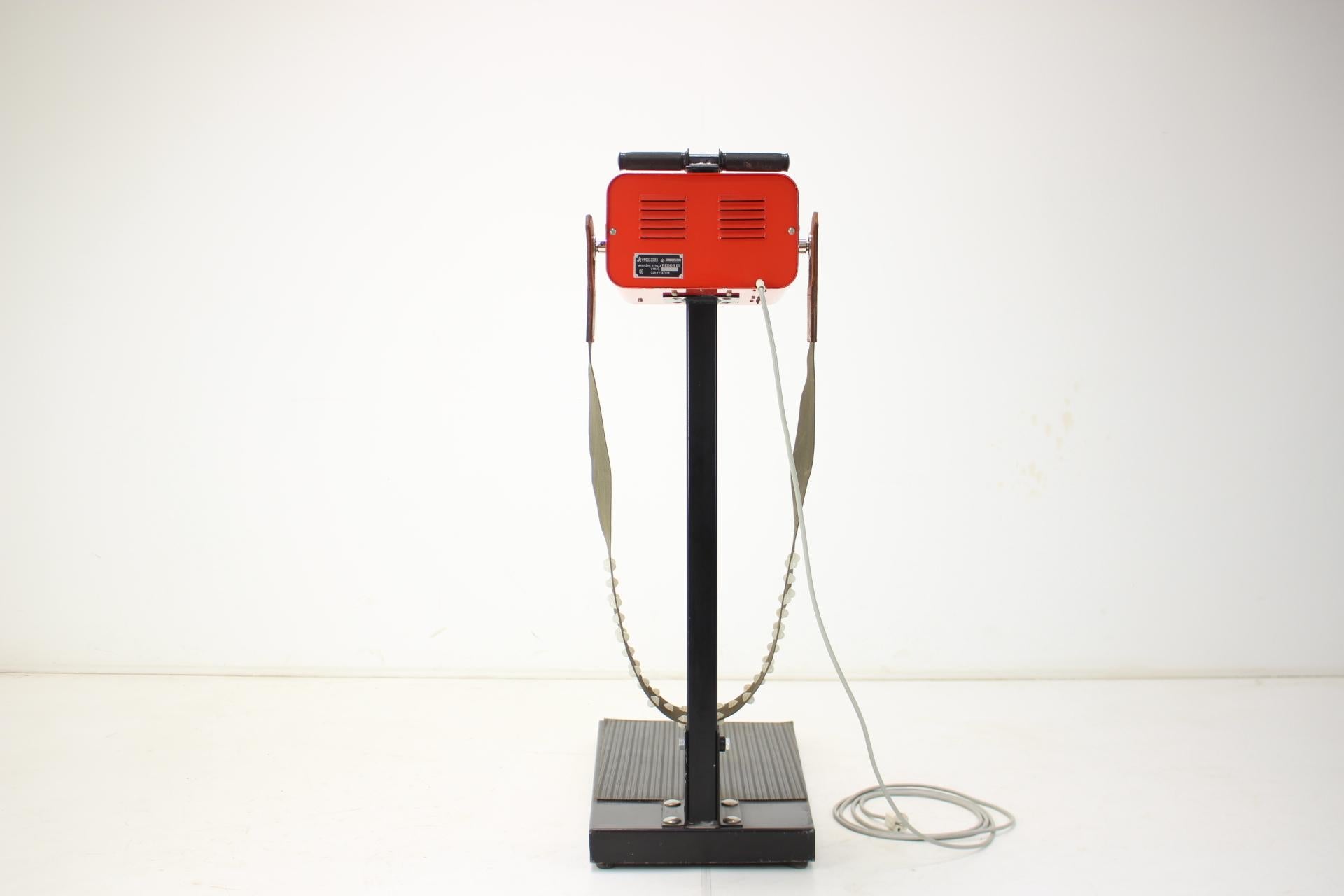 Massage Machine Redor III, Tschechoslowakei (Moderne der Mitte des Jahrhunderts) im Angebot