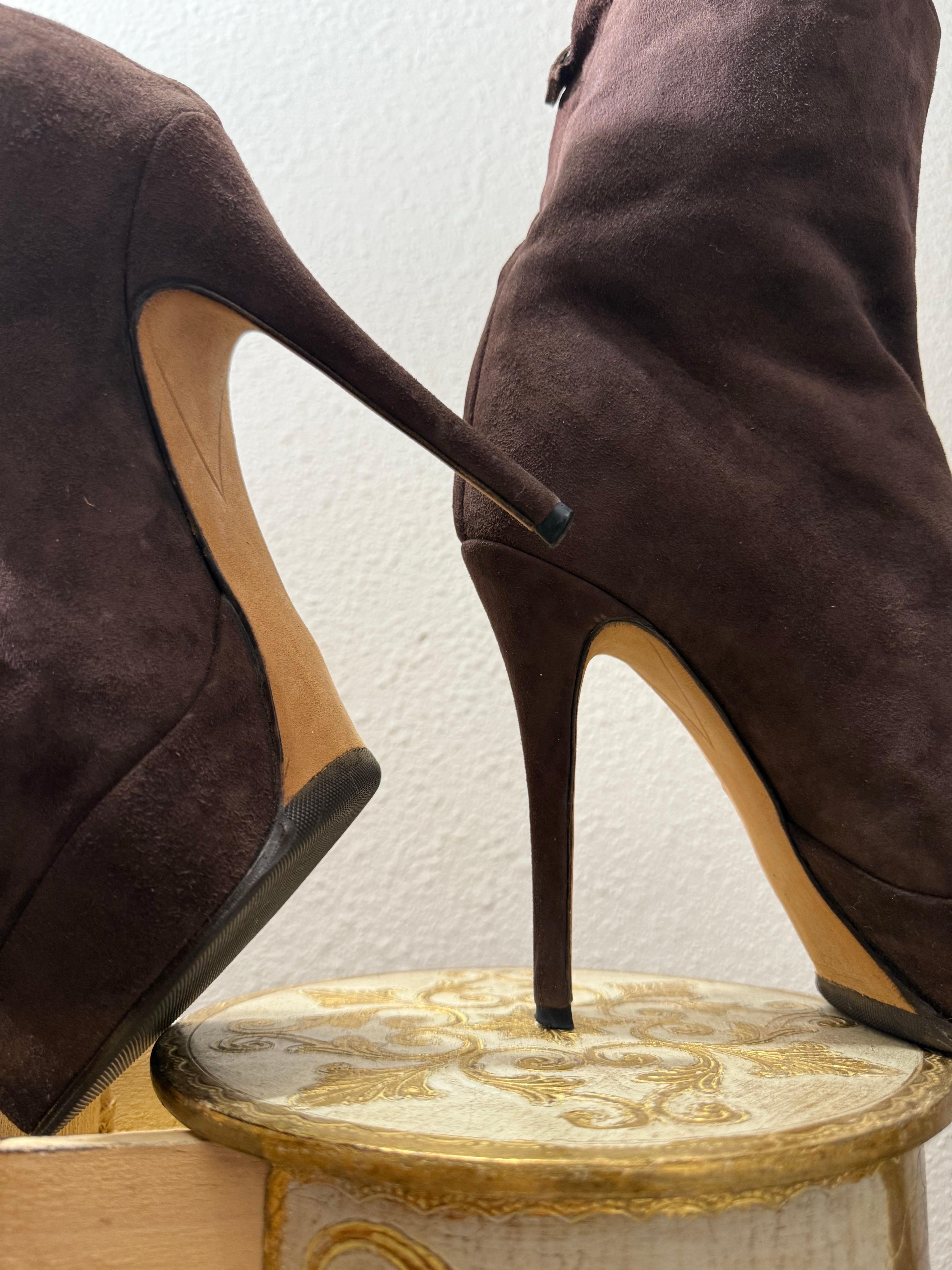 Massaro Bespoke Schokolade Braun Wildleder Plattform Stiletto Stiefeletten im Angebot 5