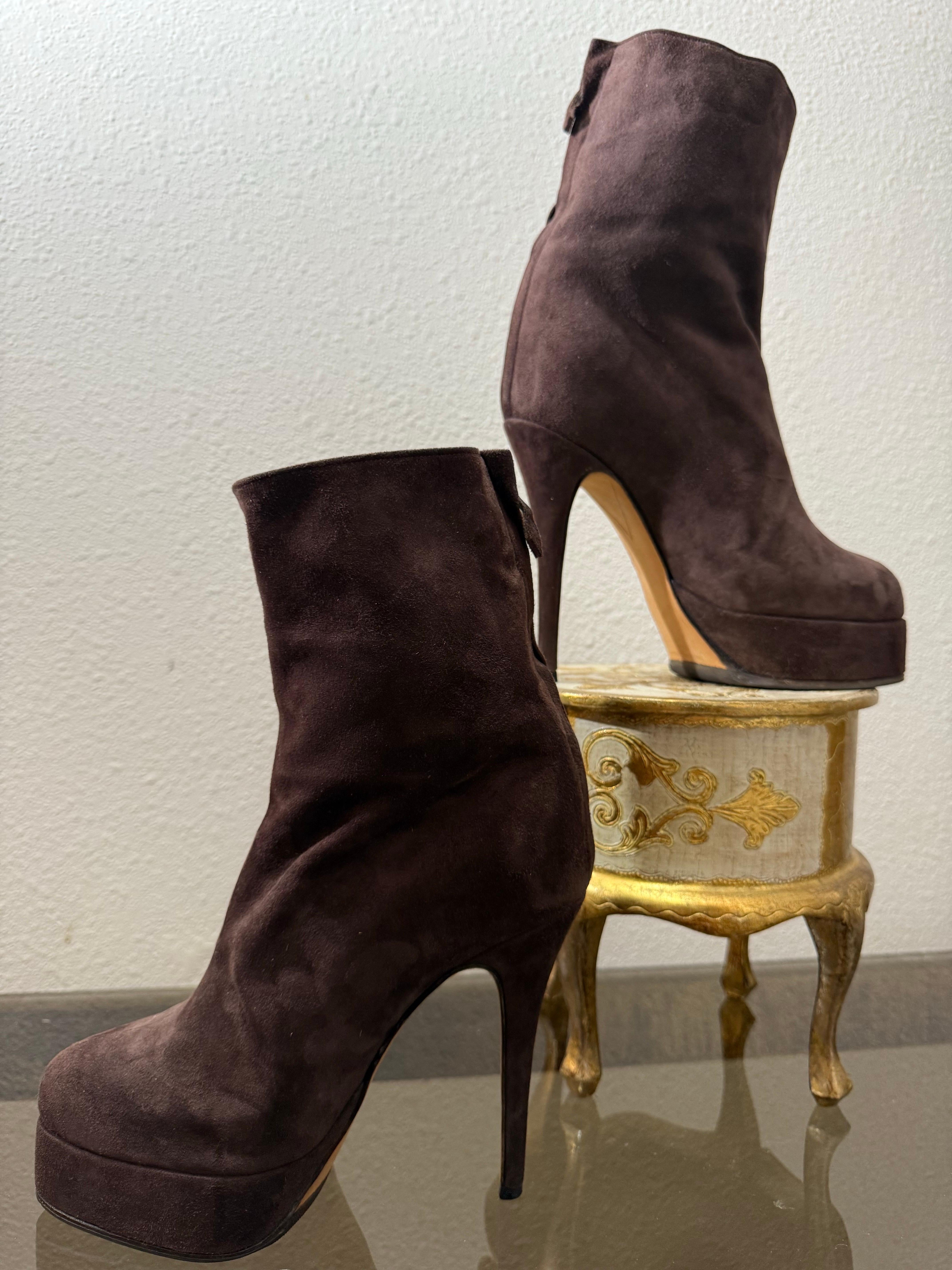 Massaro Bespoke Schokolade Braun Wildleder Plattform Stiletto Stiefeletten im Zustand „Neu“ im Angebot in Gresham, OR