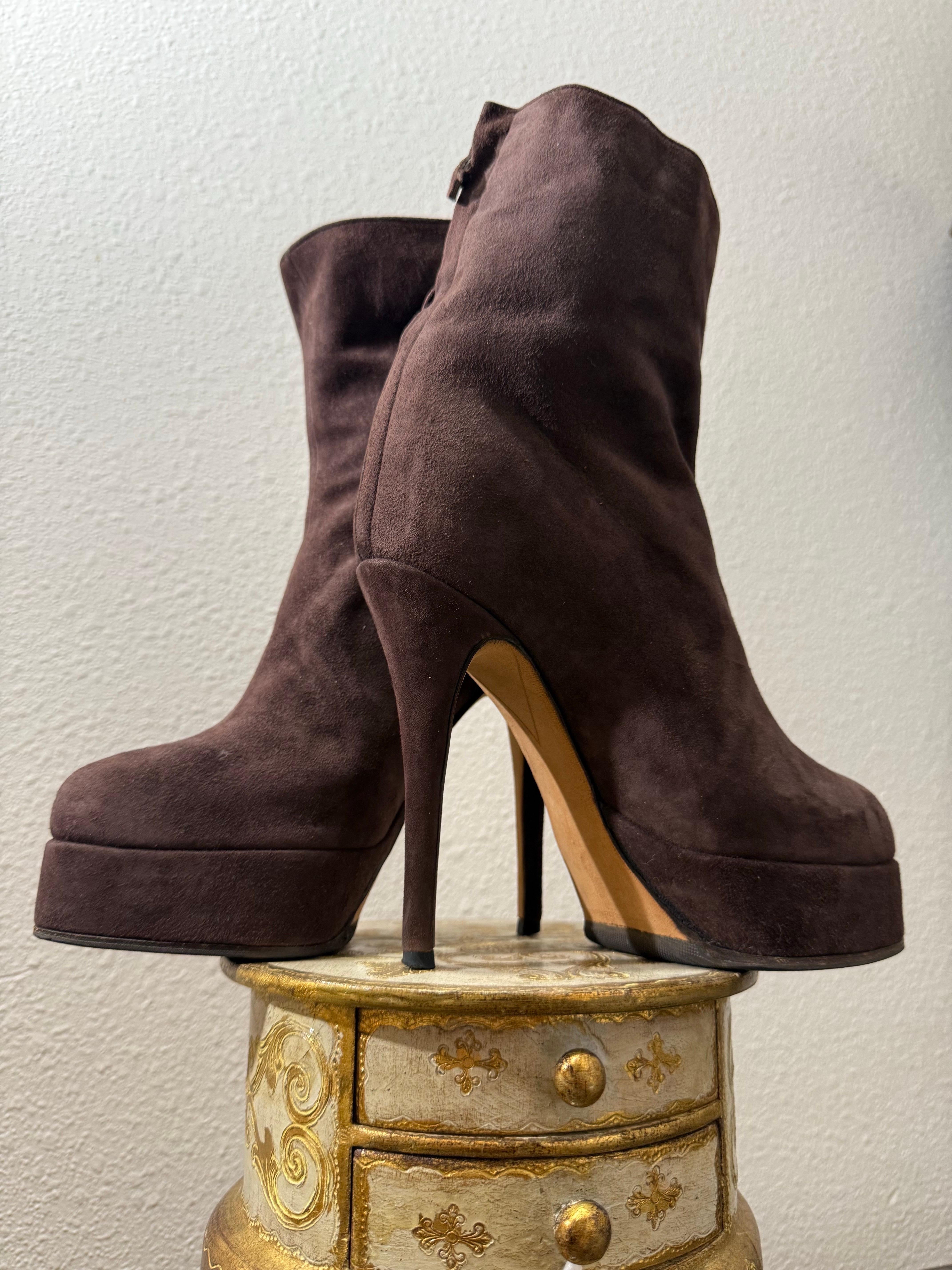 Massaro Bespoke Schokolade Braun Wildleder Plattform Stiletto Stiefeletten Damen im Angebot