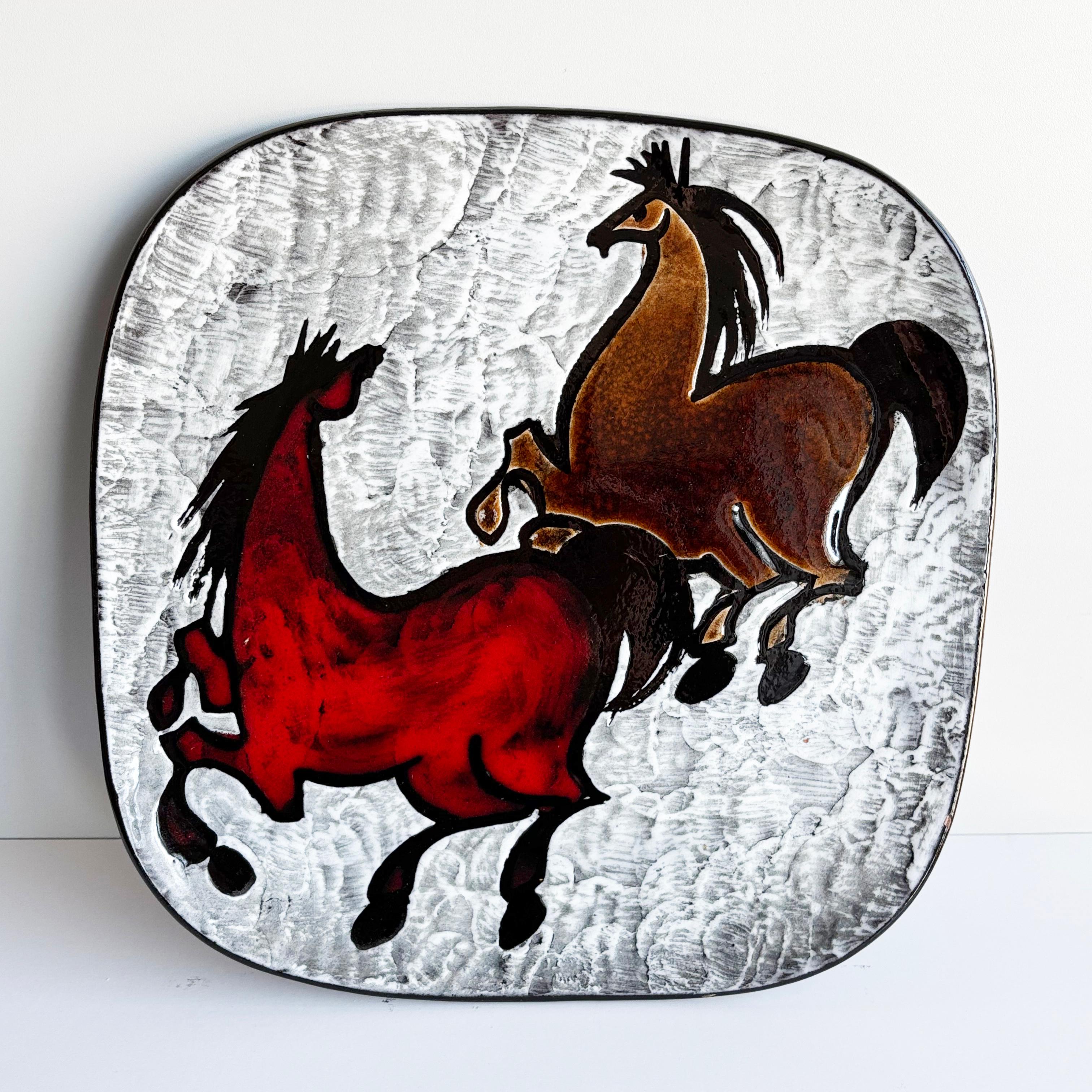 1960er Burkart Keramik (Schweiz) 'Wilde Pferde' keramischer Deko-Wandteller im Angebot 3