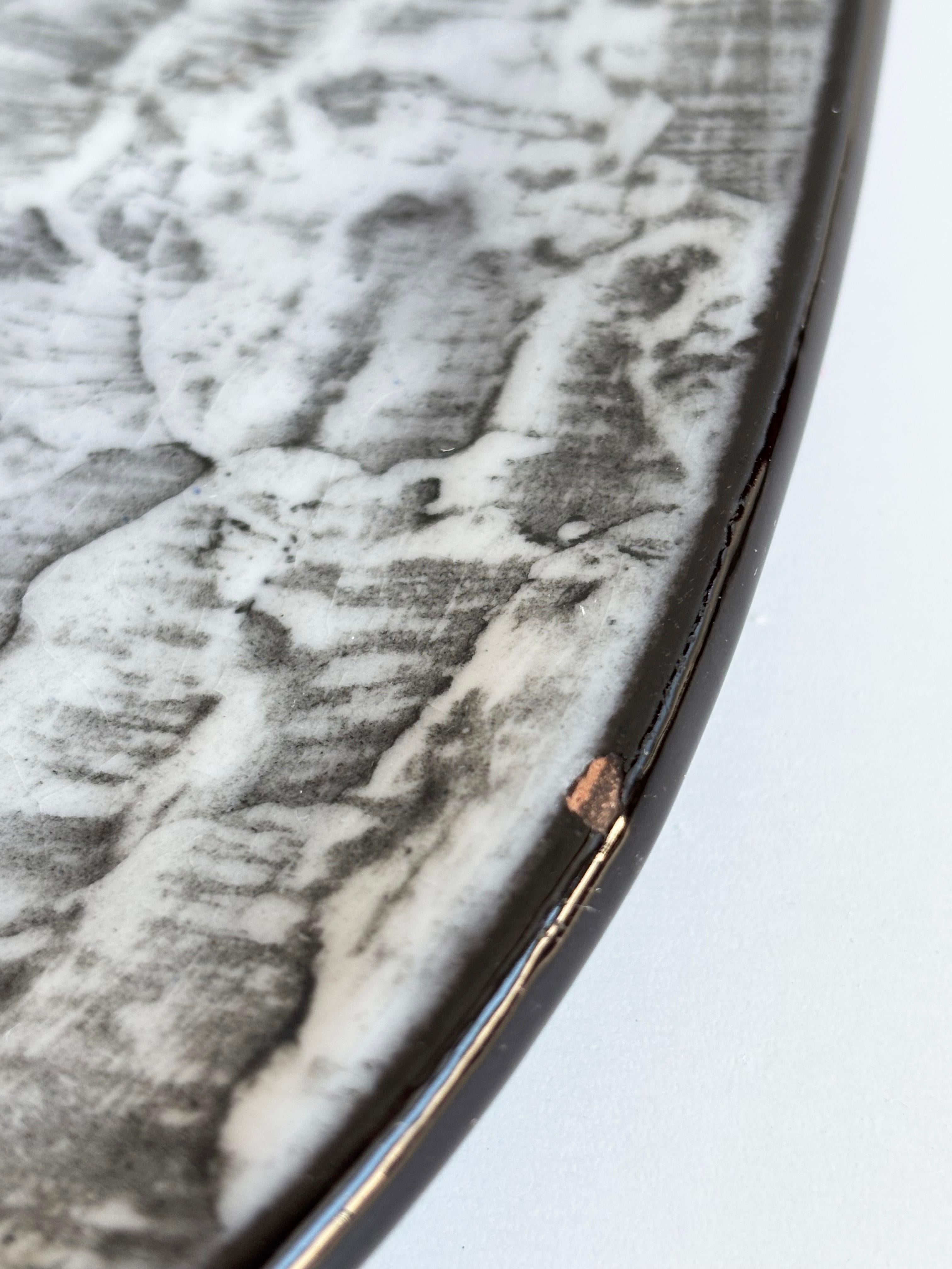 1960er Burkart Keramik (Schweiz) 'Wilde Pferde' keramischer Deko-Wandteller (Gebrannt) im Angebot