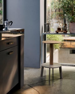 Sgabello da banco Massif, AV39, Oak & Grey Beige di Anderssen & Voll per &Tradition