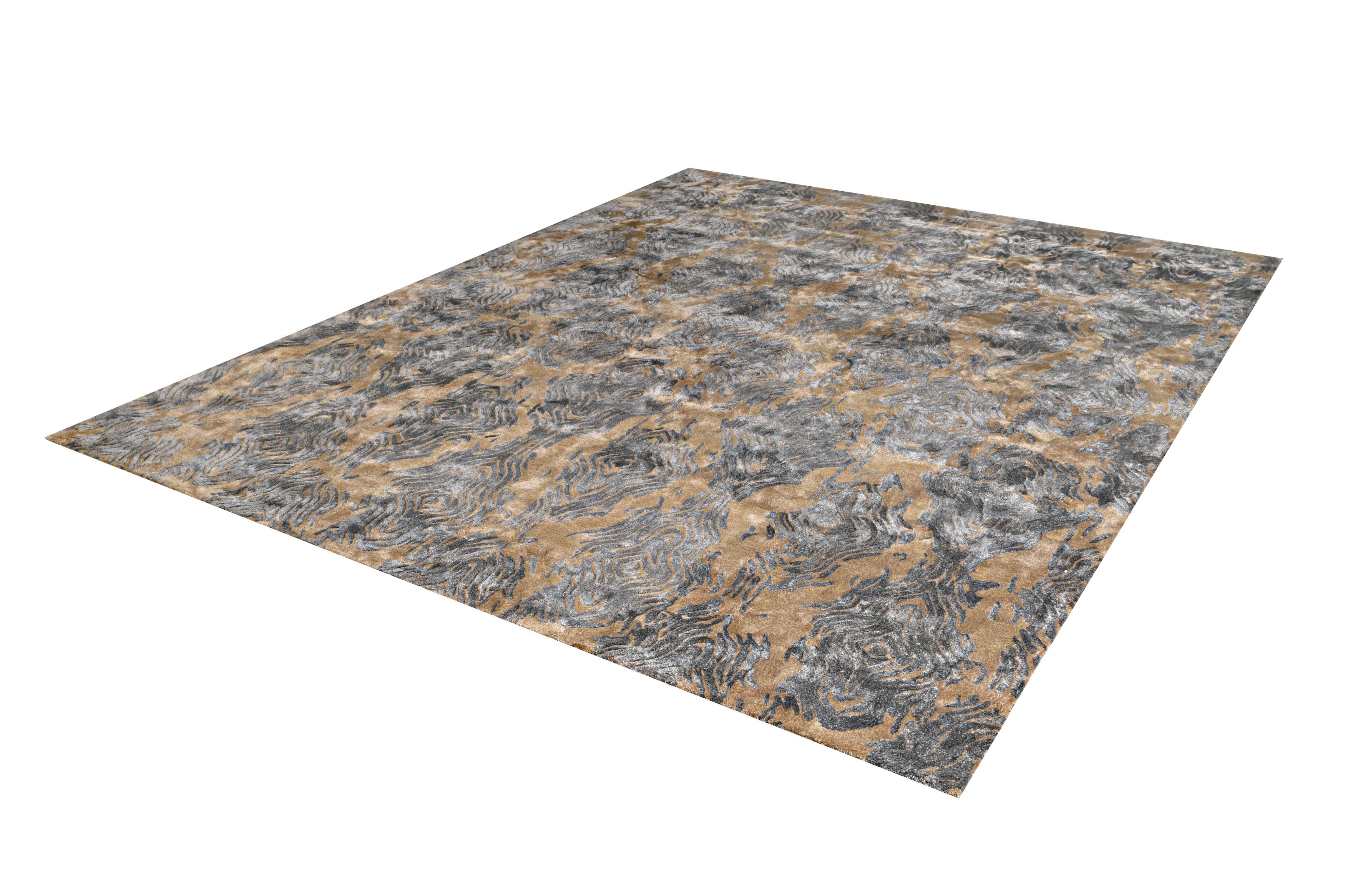 Moderne Tapis contemporain MASSIF touffeté à la main en or gris et gris taupe par Hands en vente