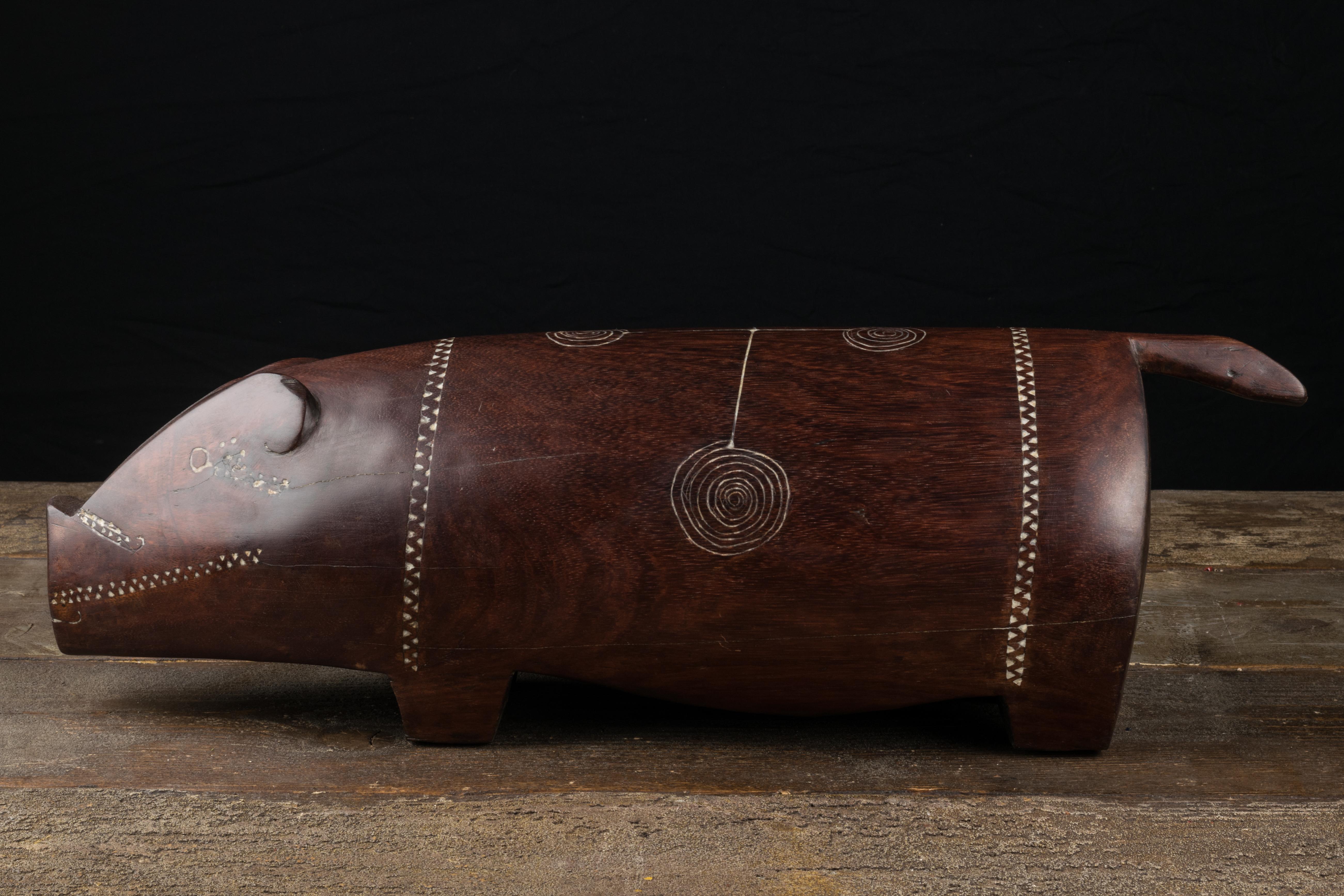 Massim Ceremonial Pig with Inlaid Shell, Trobiand Islands, Papua New Guinea For Sale 1