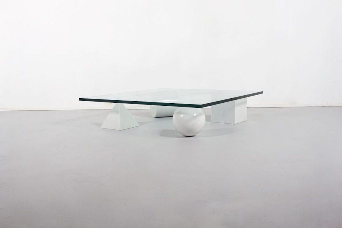 italien Table basse Massimo and Lella Vignelli 'Metaphora' en marbre de Carrare et verre en vente