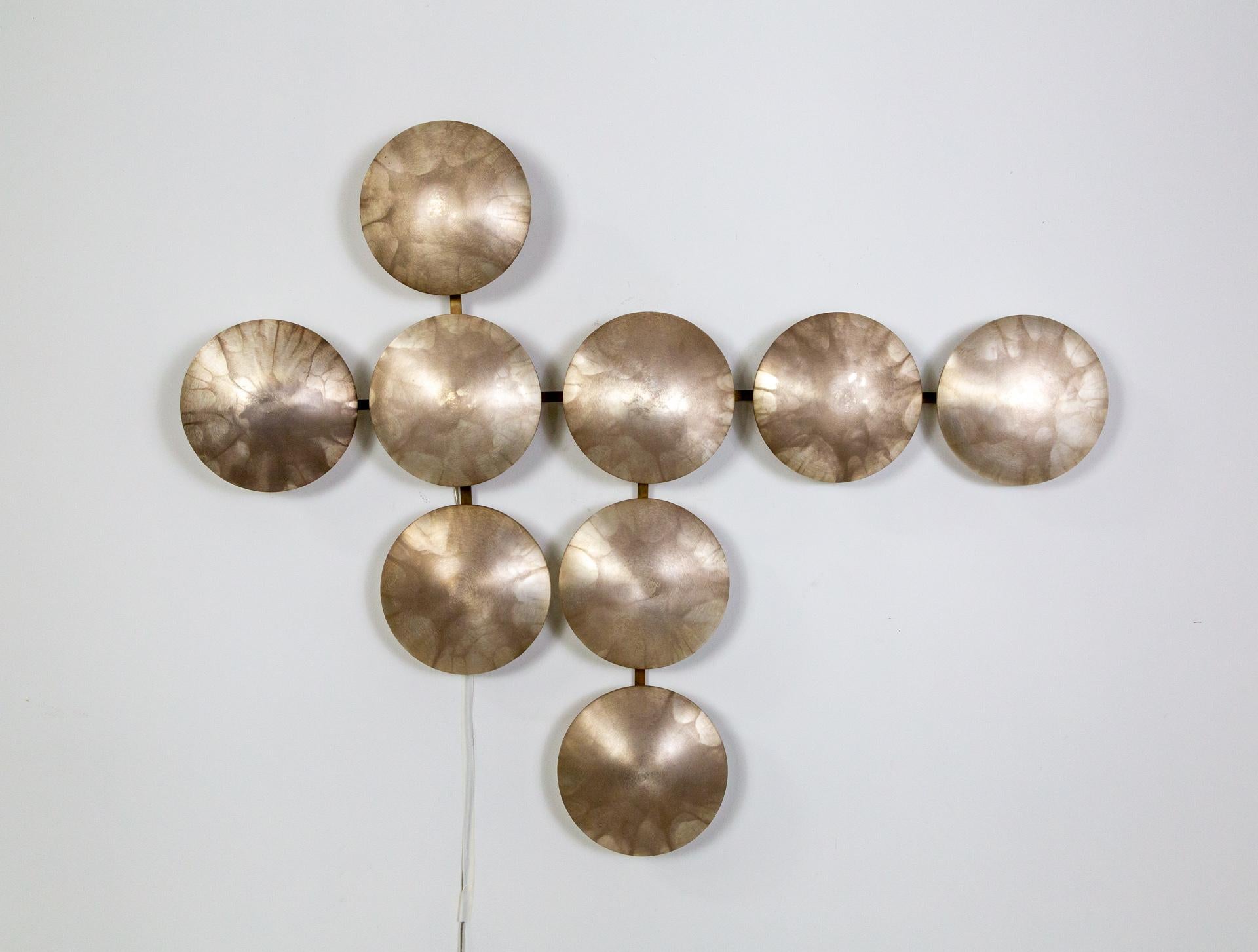 Massimo Castagna Henge 9-Light Brass Circle Wall Clips For Sale 1