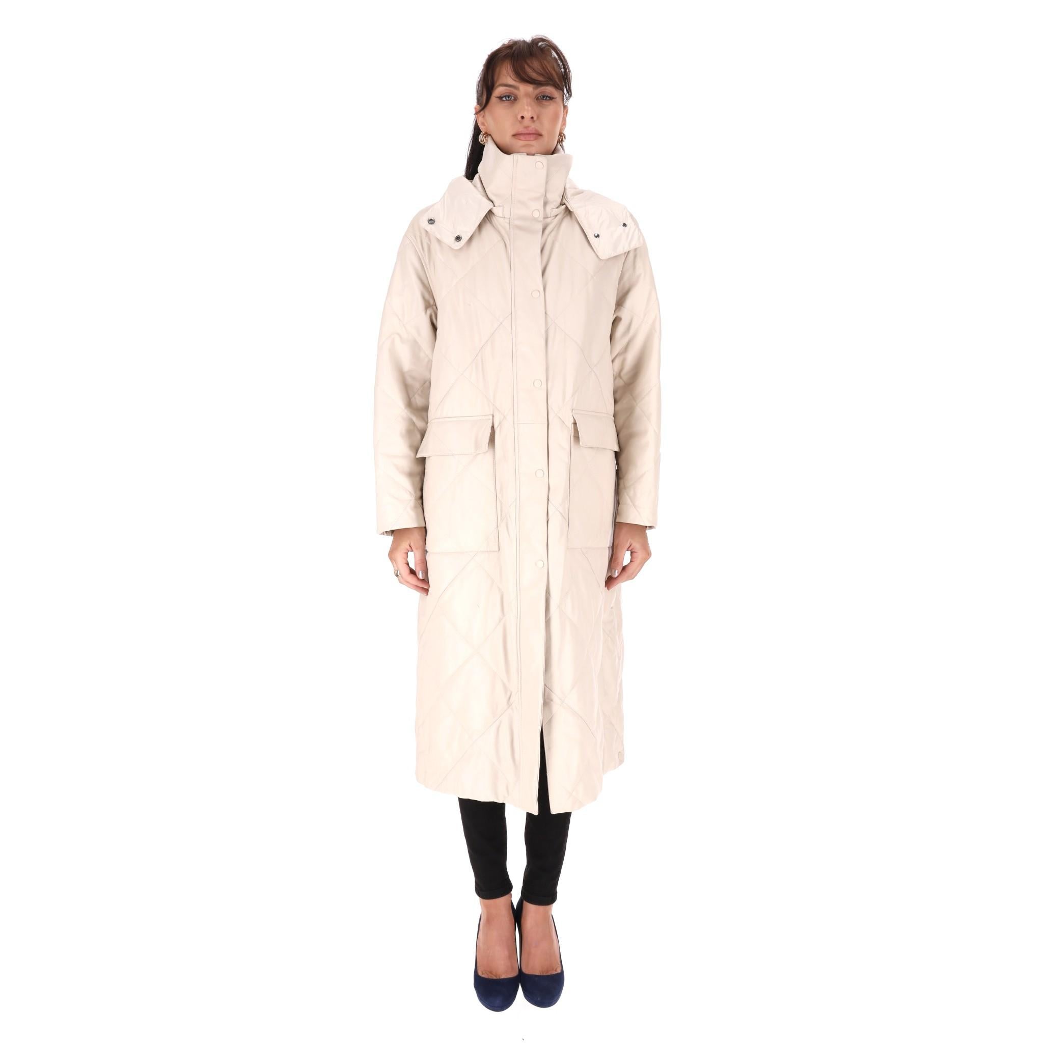 Massimo Dutti Limited Edition Quilted Leather Coat

Light beige, hooded coat crafted from diamond quilted leather.

Featuring concealed zip and snap closure along the centre and flap pockets to the front.

Rrp Approx. £600

Size – M

Condition –