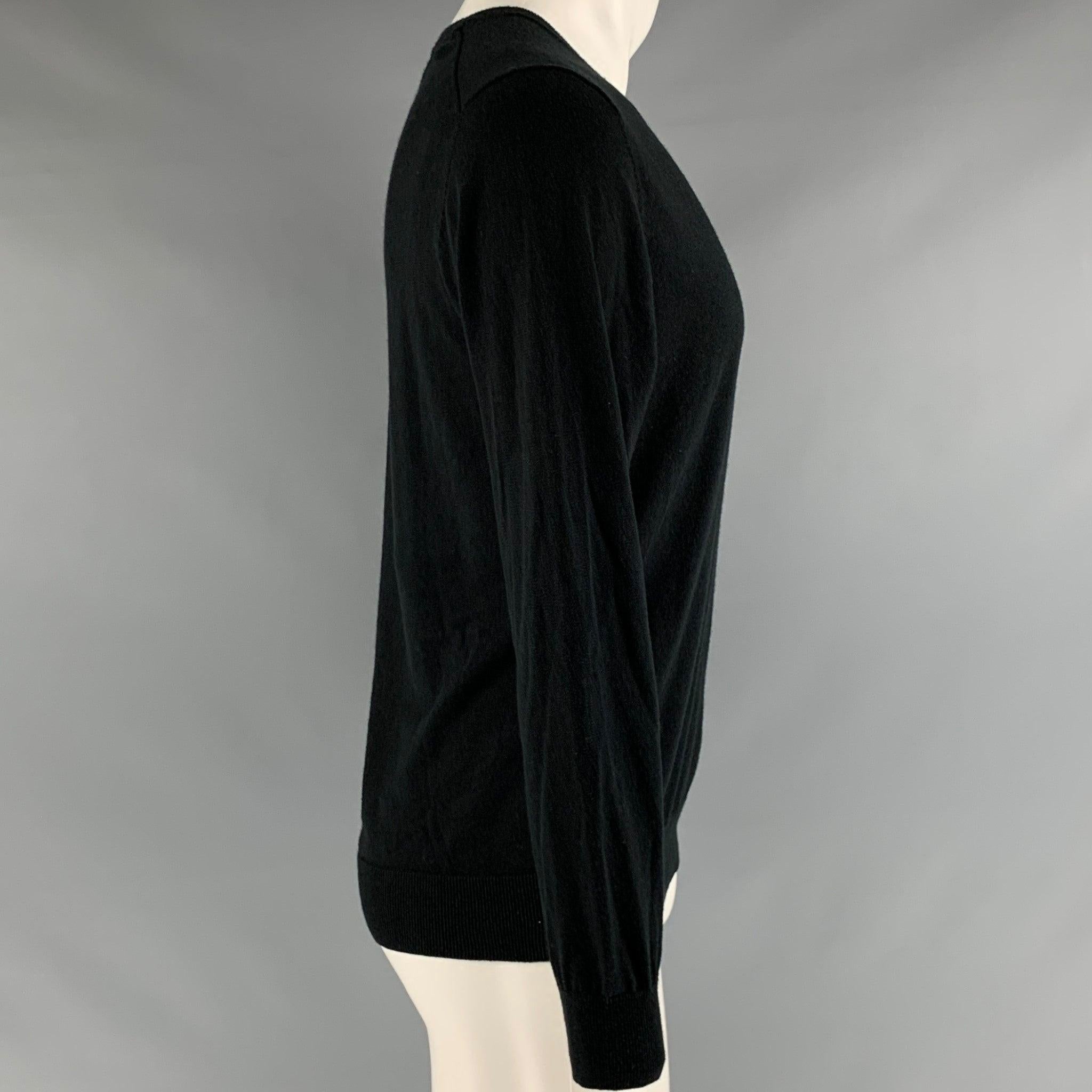 MASSIMO DUTTI pullover
in a black cotton/silk/cashmere blend knit featuring blouson sleeves and a V-neck.Excellent Pre-Owned Condition. 

Marked:   S 

Measurements: 
 
Shoulder: 17 inches Chest: 37 inches Sleeve: 24 inches Length: 25 inches 
  
  
