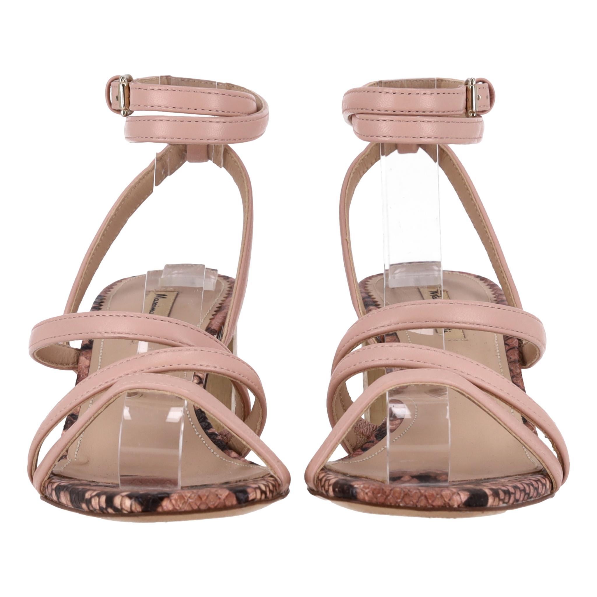 Massimo Dutti Snake Print Leather Sandals

Beige leather sandals with snake print trim and toe.

Featuring strappy deign with slingback, wraparound ankle closure.

Beige stacked wooden block heel. Rrp Approx. £150

Size – 37

Condition – Very Good