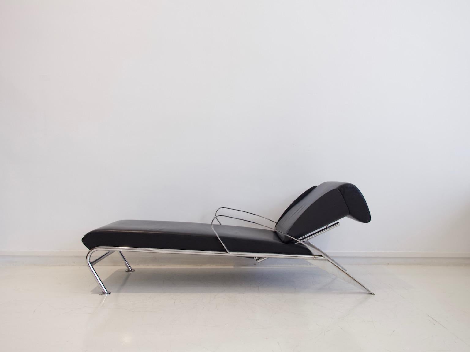 Mid-Century moderno Massimo Iosa Ghini per Moroso Chaise Longue in pelle nera e acciaio in vendita