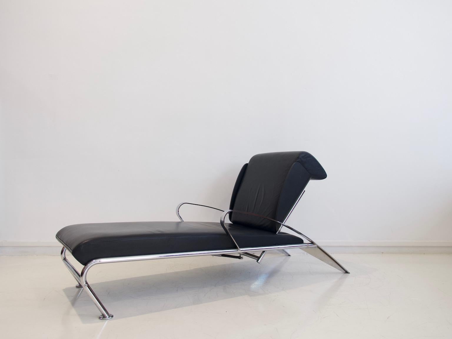 Italiano Massimo Iosa Ghini per Moroso Chaise Longue in pelle nera e acciaio in vendita