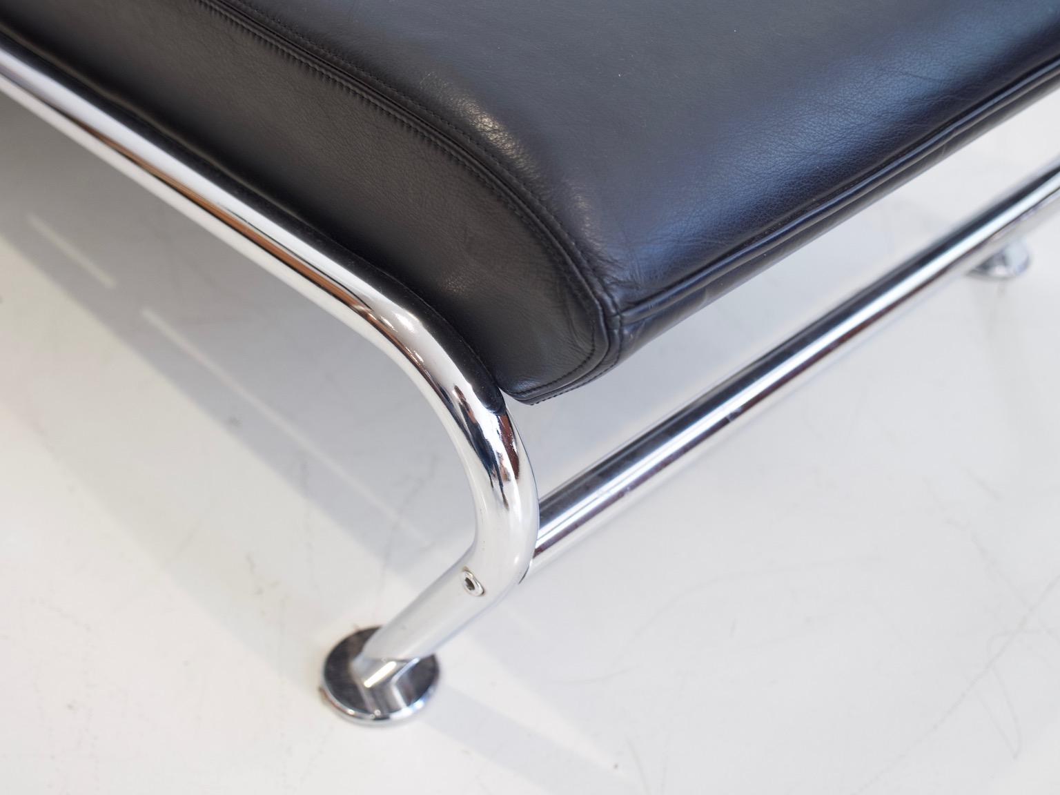 Acier Massimo Iosa Ghini pour Moroso - Chaise longue en cuir noir et acier en vente