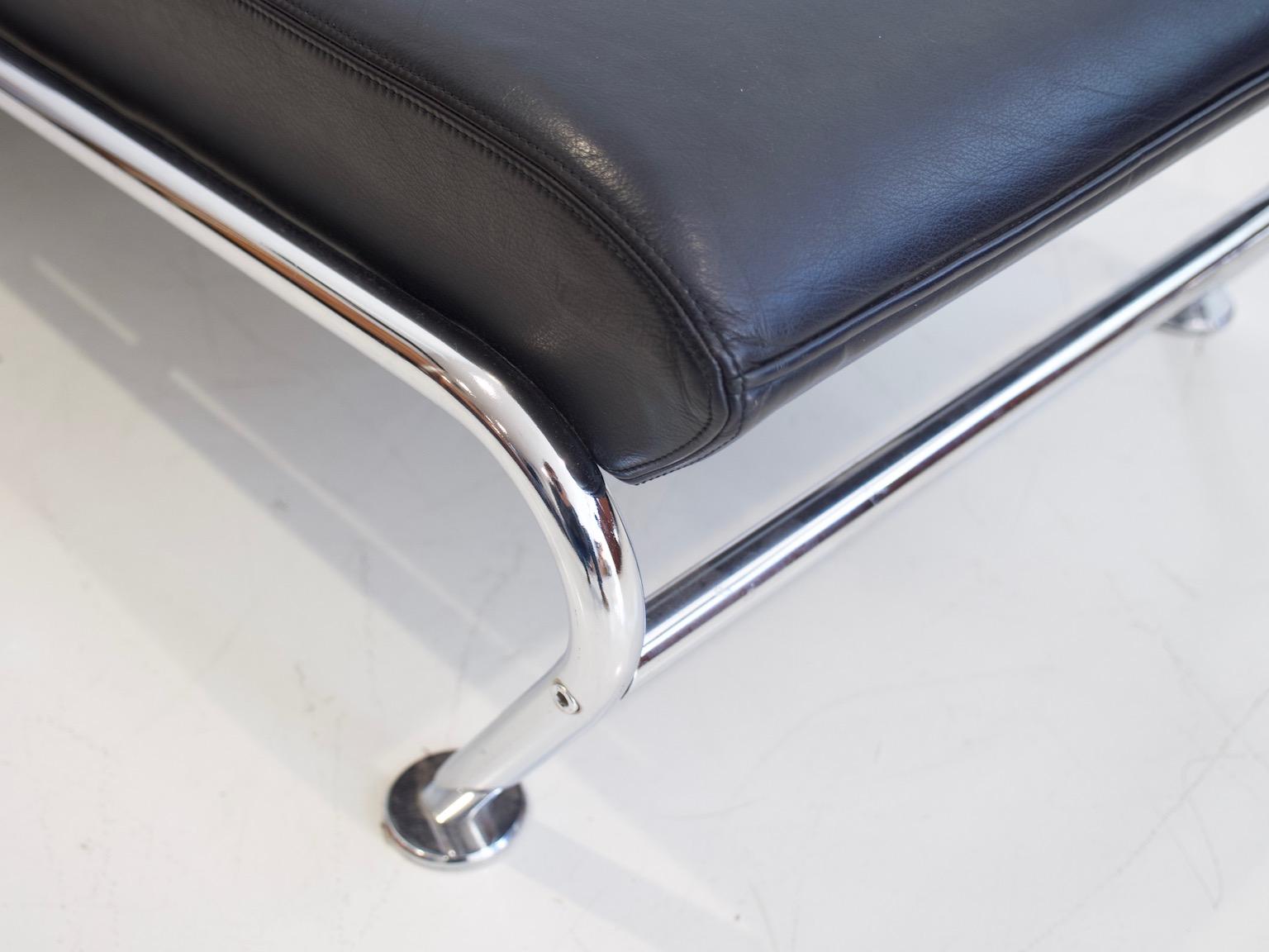 Acciaio Massimo Iosa Ghini per Moroso Chaise Longue in pelle nera e acciaio in vendita