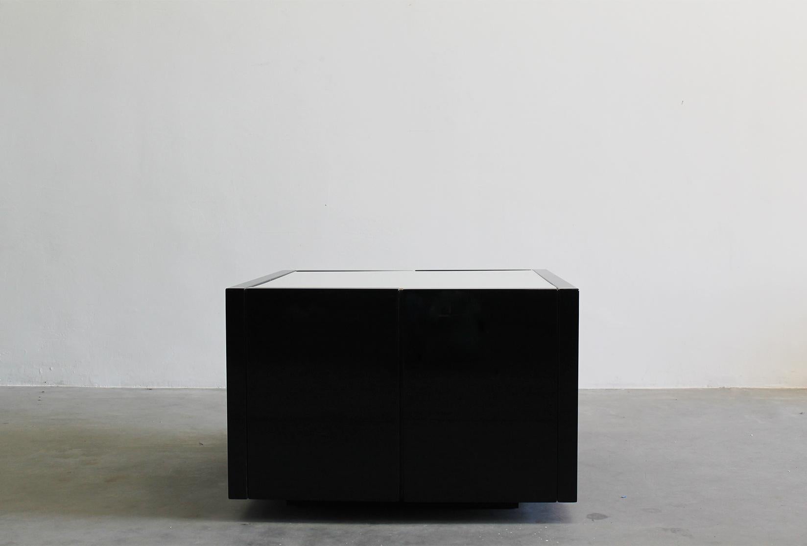 italien Massimo and Lella Vignelli Black Saratoga Side Table or Bar Cabinet by Poltronova en vente