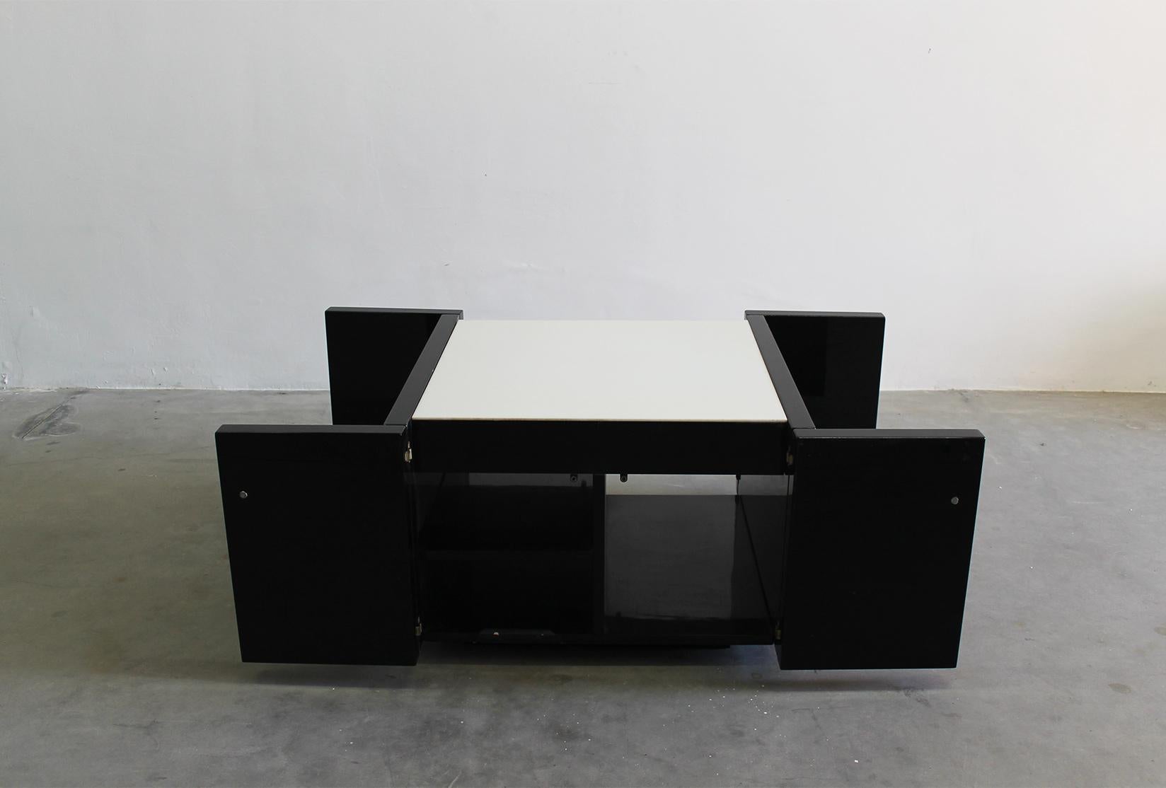Milieu du XXe siècle Massimo and Lella Vignelli Black Saratoga Side Table or Bar Cabinet by Poltronova en vente