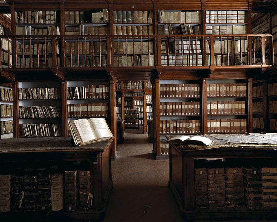 Color Photograph Massimo Listri - Bibliothèque dell'Ospedale degli Innocenti, Firenze