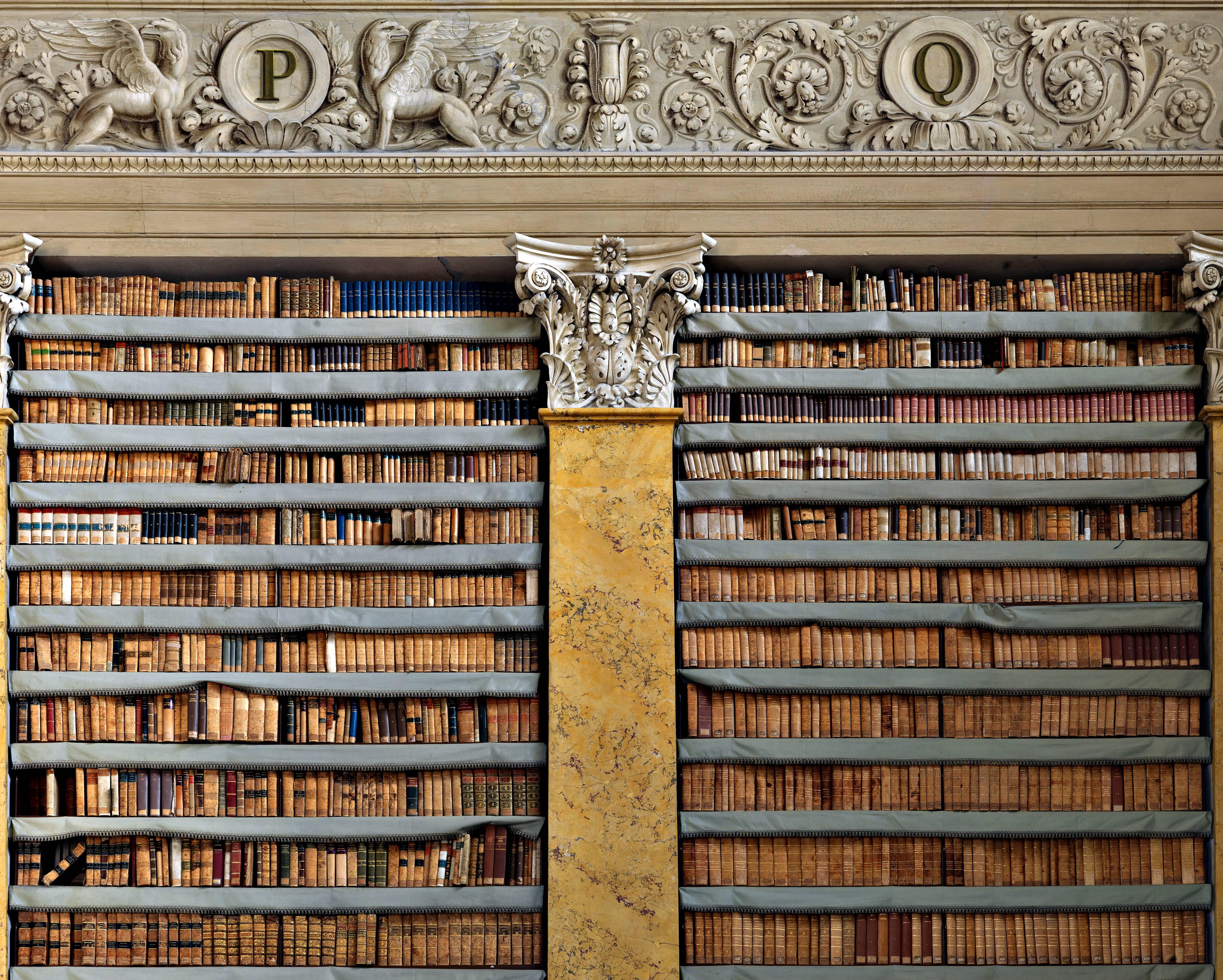 Massimo Listri Still-Life Photograph – Bibliothek Palatina, Parma