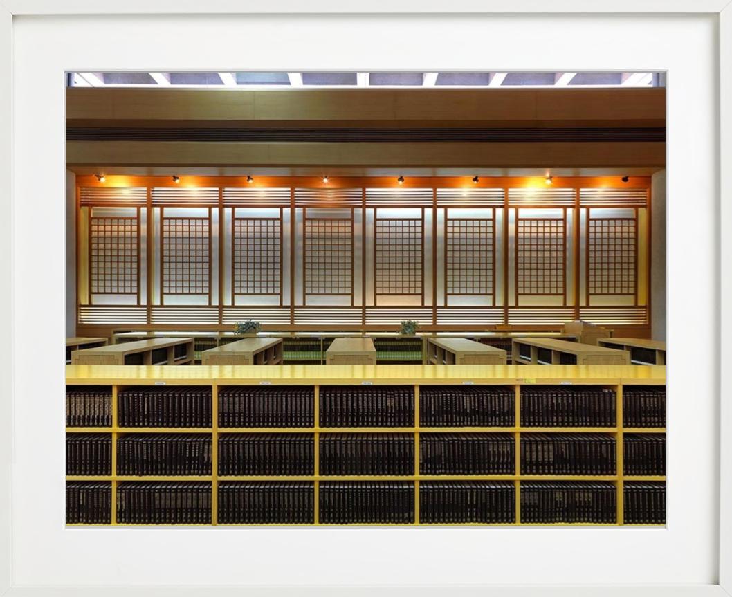 Bibliotheca Di Taipai, Moderne Innenarchitektur, Kunstfotografie 2012 (Schwarz), Still-Life Photograph, von Massimo Listri
