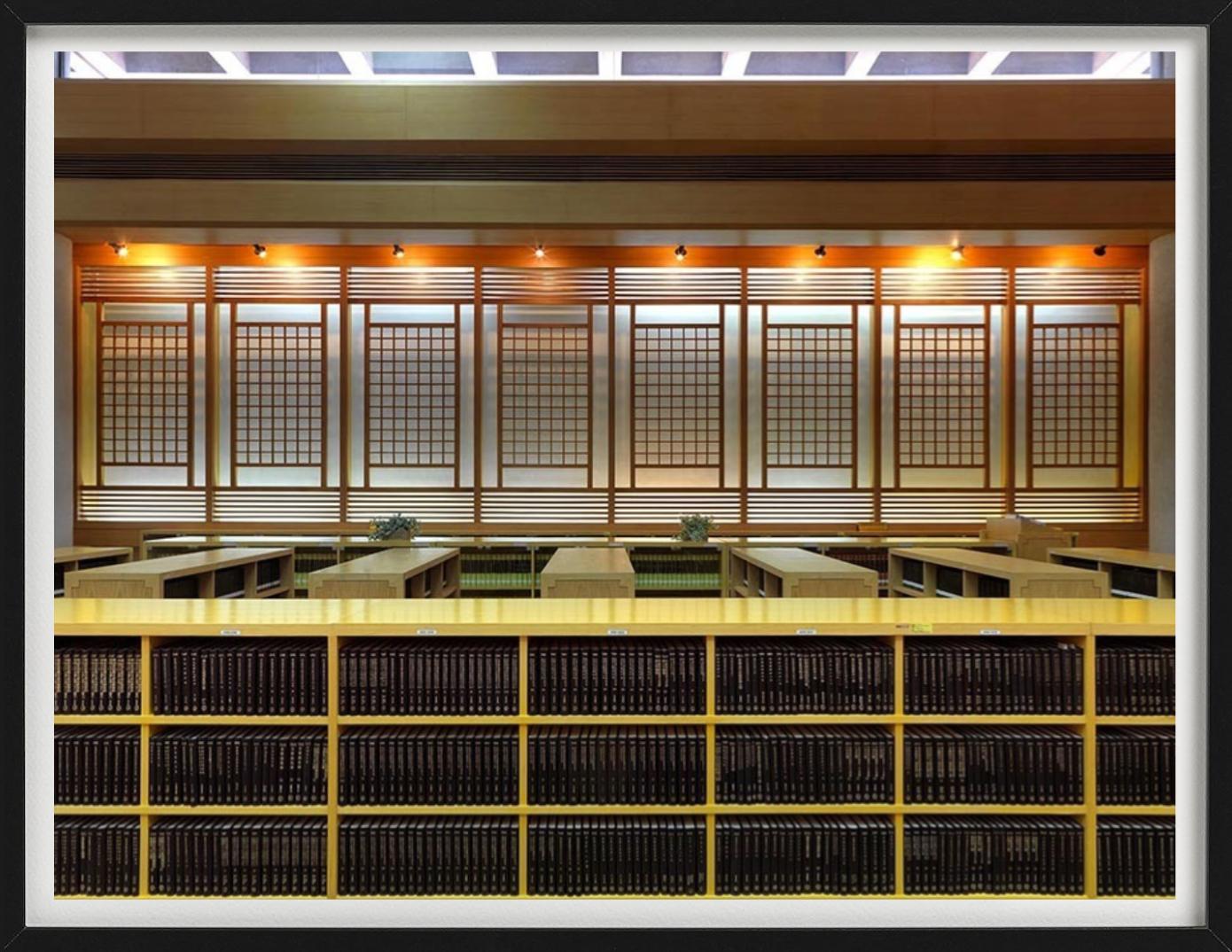 Wunderschönes Porträt des modernen Innenraums der Bibliotheca di Taipai, fotografiert von dem Meister der Innenraumfotografie Massimo Listri im Jahr 2012.

Alle Drucke sind in limitierter Auflage erhältlich. Erhältlich in mehreren Größen.