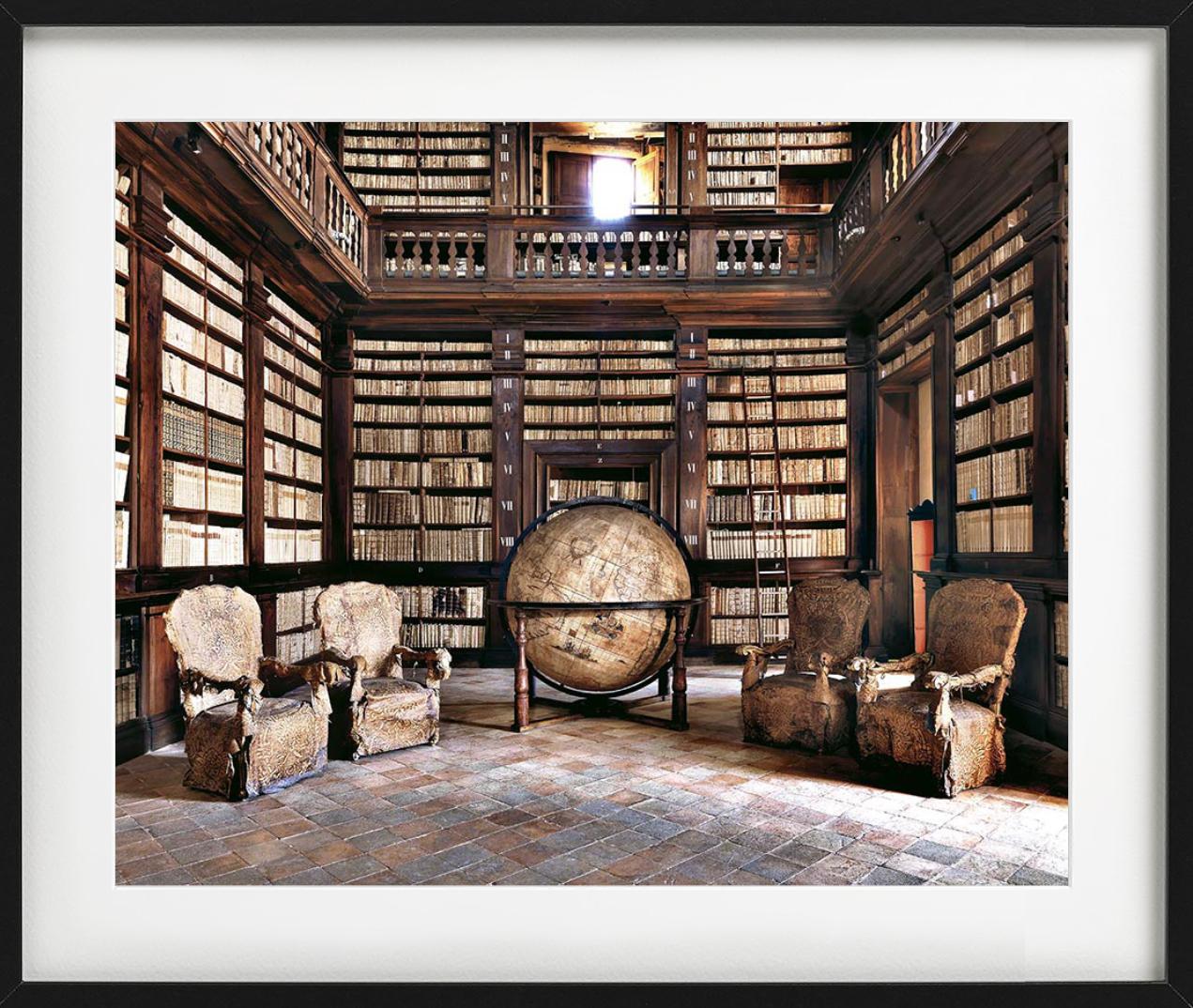 Bibliotheca Fermo, Bibliotheksinterieur, Kunstfotografie der Bibliothek, 2015 im Angebot 1