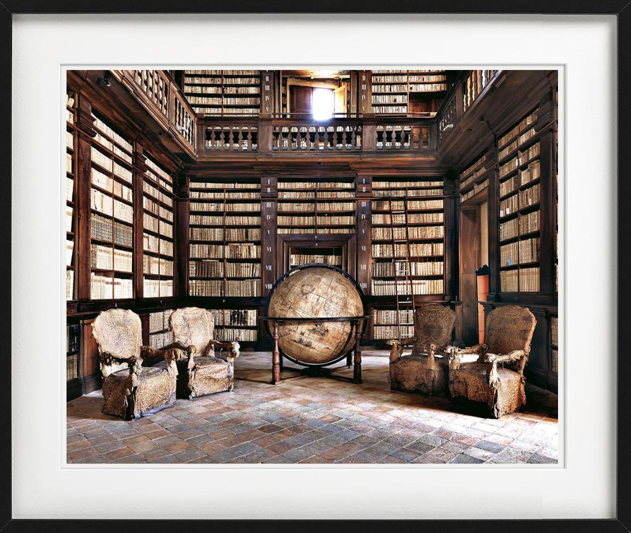 Bibliotheca Fermo, Bibliotheksinterieur, Kunstfotografie der Bibliothek, 2015 im Angebot 3