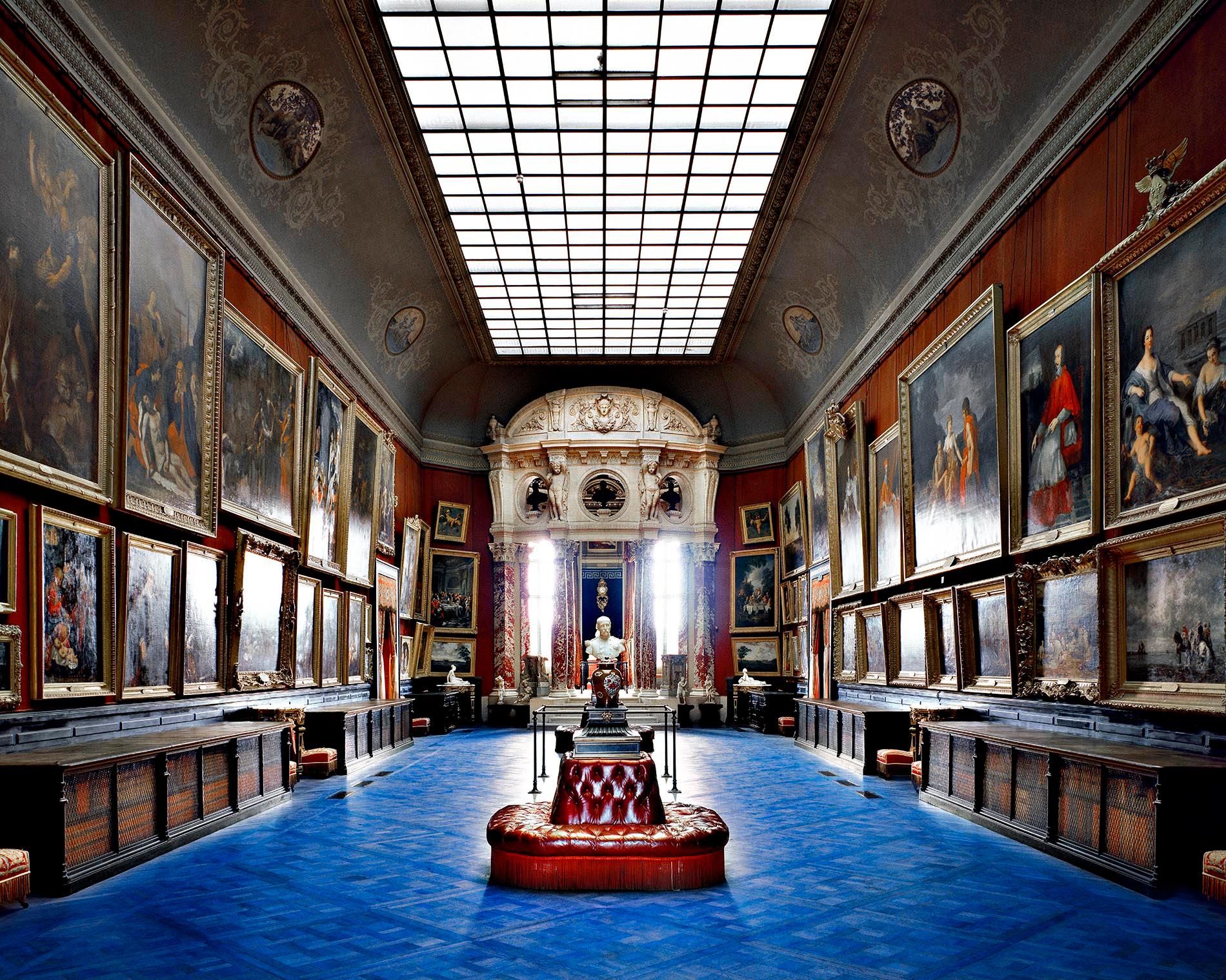 Massimo Listri Figurative Photograph – Chateau Chantilly, Frankreich