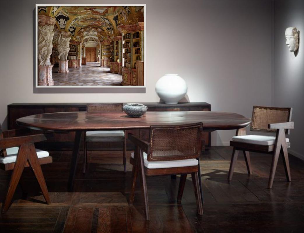 Klosterbibliothek Metten, Interno barocco di una biblioteca, Fotografia Fine Arts - Photograph Contemporaneo di Massimo Listri