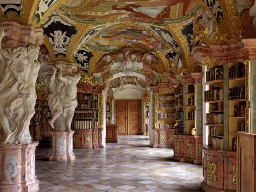 Still-Life Photograph di Massimo Listri - Klosterbibliothek Metten, Interno barocco di una biblioteca, Fotografia Fine Arts