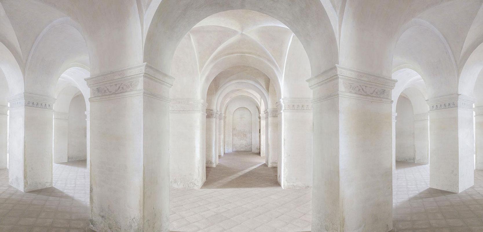 Massimo Listri - Basilique de Sant'Andrea, Mantoue, Italie (Triptyque)  en vente 1