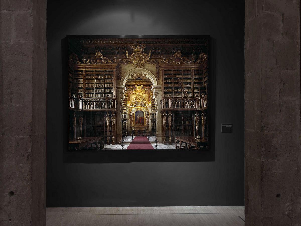 Massimo Listri, Bibliothèque di Coimbra, Portugal en vente 2