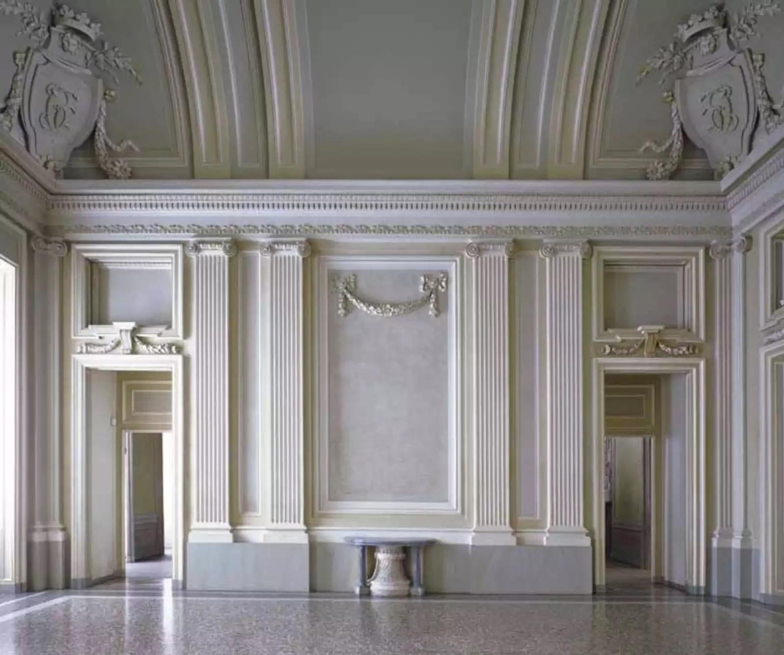 Château de Rivoli
2007
Tirage chromogène
180 x 225 cm
Edition de 5

Italien, né en 1954 à Florence, Italie, basé à Florence, Italie

Massimo Listri parcourt son Italie natale et le monde avec son appareil photo, photographiant de grands espaces