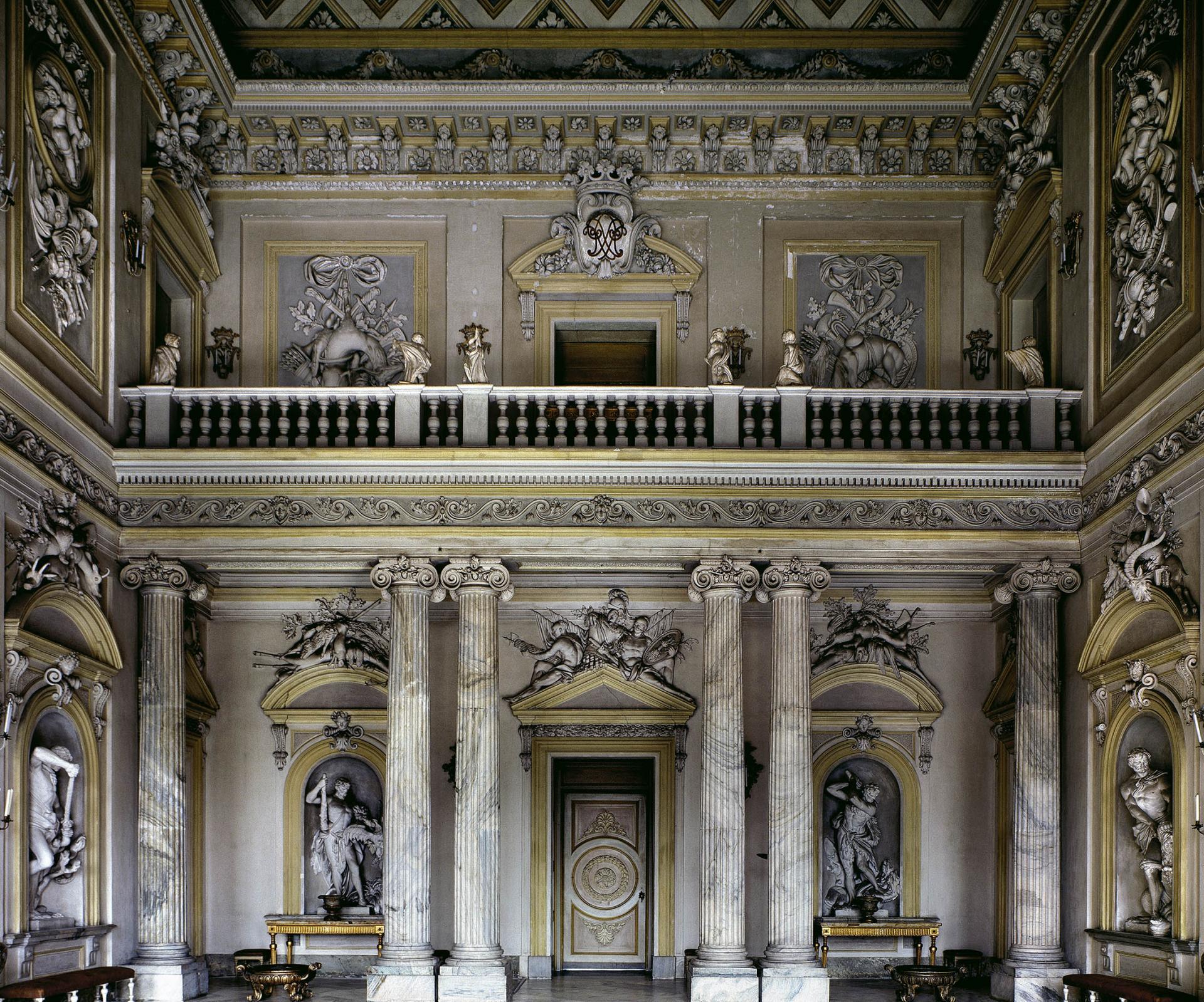 CASTELLO RACCONIGI 2007
Stampa cromogenica
Edizione di 5
Firmato, datato e numerato sull'etichetta del verso   
Montato su alluminio
Opzioni di incorniciatura disponibili 

39,5 x 47,5 pollici, edizione di 5 esemplari  
47,5 x 59 pollici edizione di
