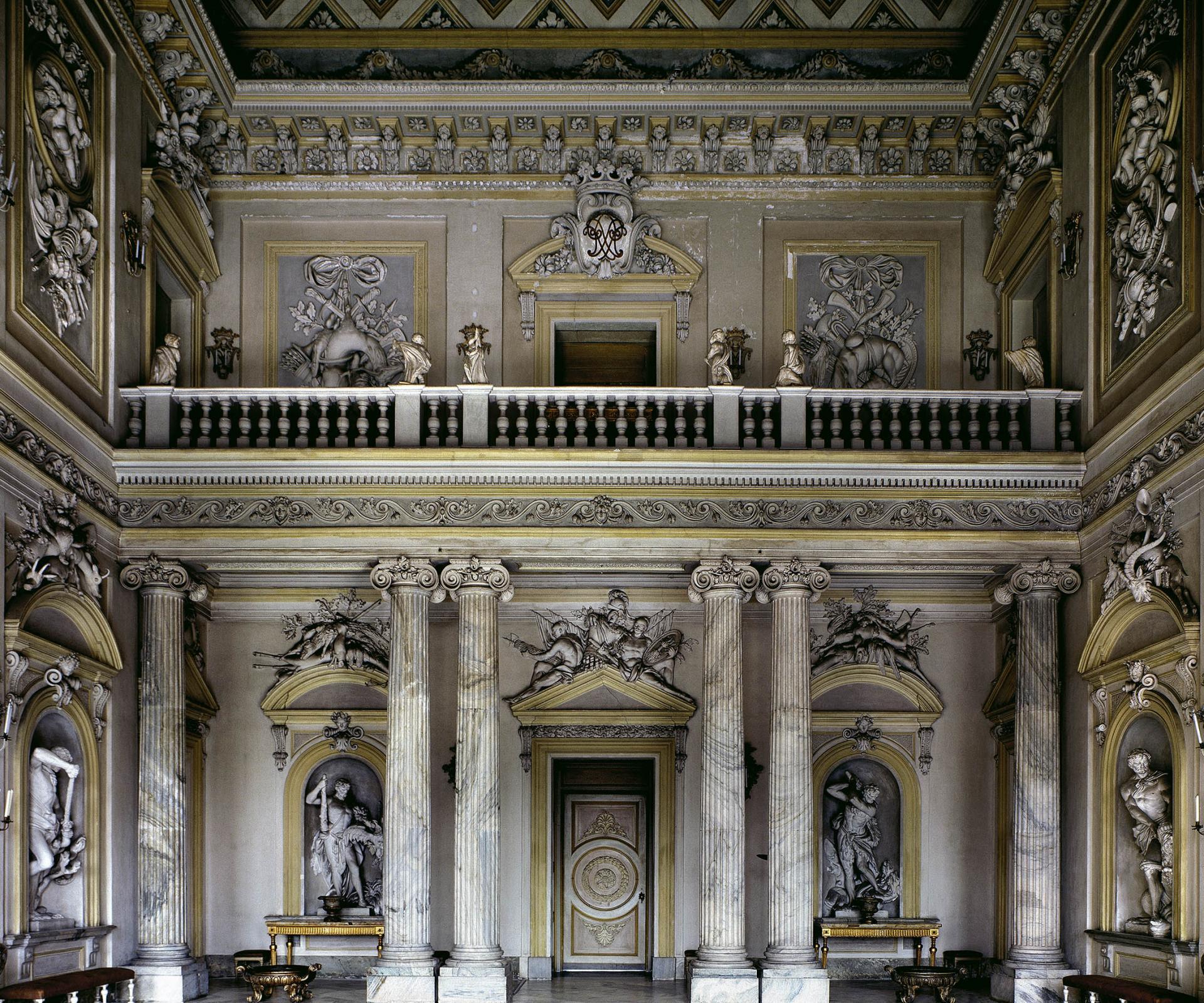 CASTELLO RACCONIGI 2007
Chromogenic print
Edition of 5
Signed, dated, and numbered on verso label   
Mounted on aluminum
Framing options available 

39.5 x 47.5 inches edition of 5  
47.5 x 59 inches edition of 5  
71 x 88.5 inches edition of 5  