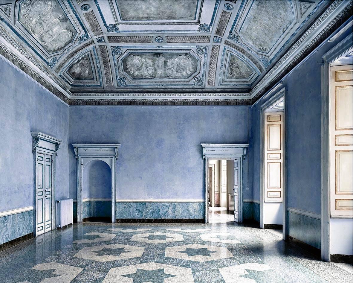 Collegio delle Fanciulle VI - Milán
2015
C-print
Firmado, numerado y fechado en el verso de la etiqueta 

39,5 x 47,5 pulgadas  edición de 5 
47,5 x 59 pulgadas  edición de 5
71 x 88,5 pulgadas  edición de 5

El fotógrafo reside en Florencia, y le