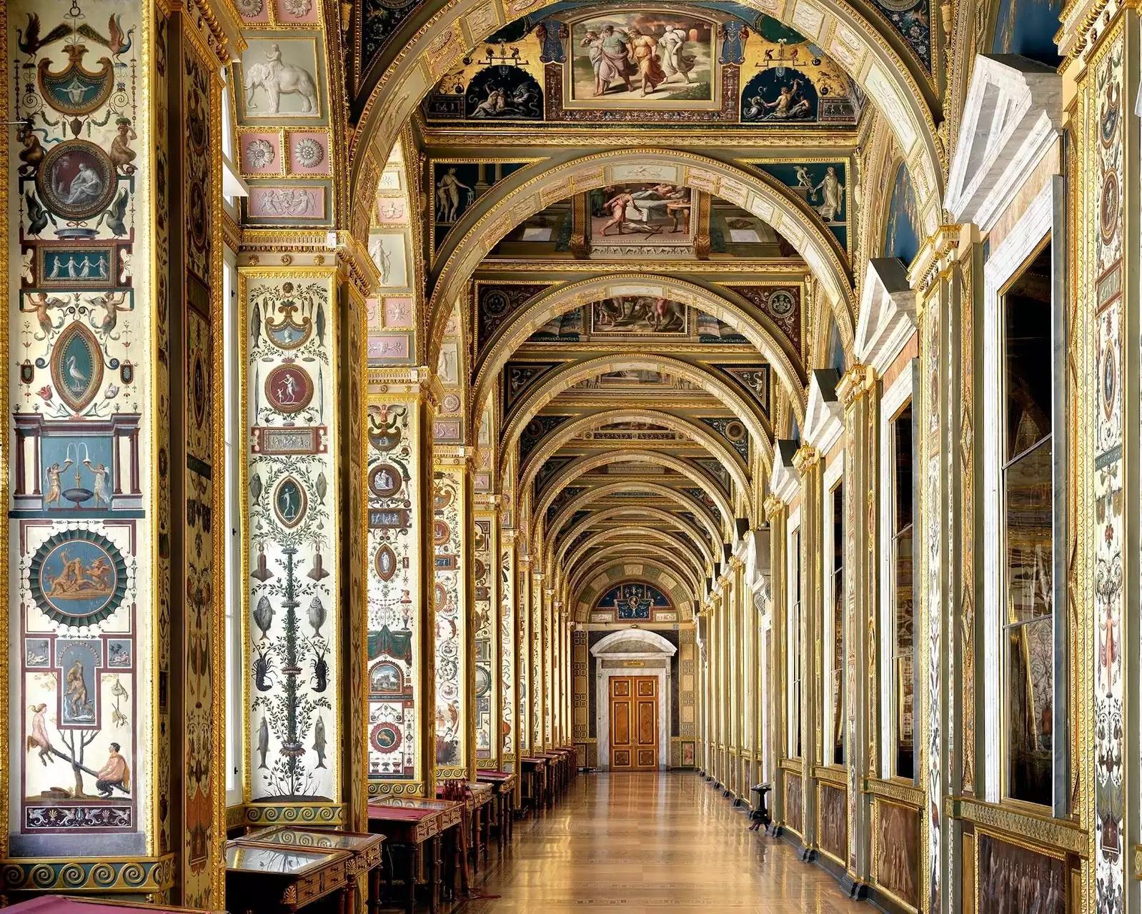 Palazzo Ducale Mantova
2017
C print
39.5 x 47.5 inches - edition of 5
47.5 x 59 inches - edition of 5
71 x 88.5 inches - edition of 5

Massimo Listri is a Florence-based photographer whose work often presents interiors of great architectural and