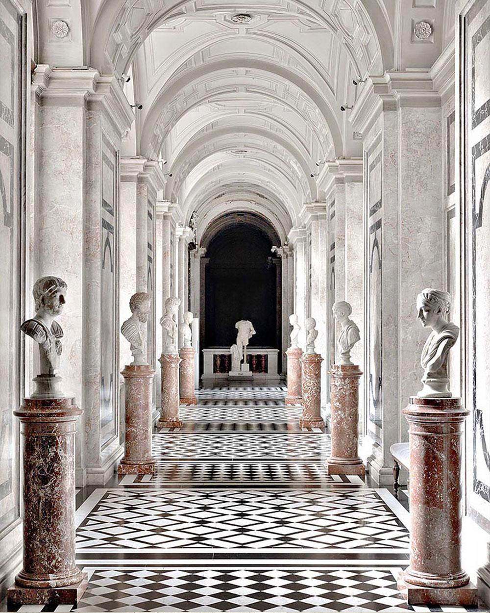MASSIMO LISTRI
Kunsthistoriches Museum III, Wien, Österreich, 2014

60 x 48 Zoll
150 x 120 cm
Auflage von 5

Chromogener Druck 
Verso auf dem Label signiert, datiert und nummeriert
Ungerahmt (Einrahmungsoptionen verfügbar)

48 x 60 Zoll
120 x 150
