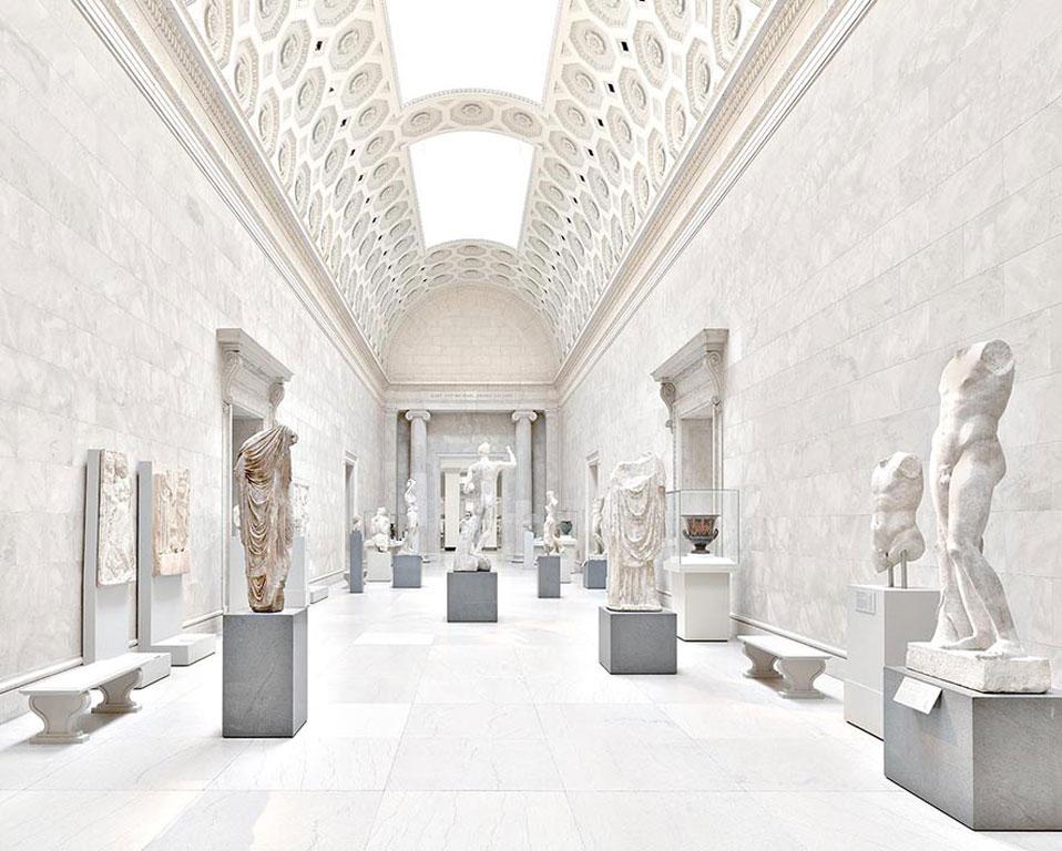 Metropolitan Museum, New York
2013
Chromogener Druck
100 x 120 cm
5er- Auflage

Italiener, geb. 1954, Florenz, Italien, lebt und arbeitet in Florenz, Italien

Massimo Listri reist mit seiner Kamera mit seiner italienischen Heimat und um die Welt und
