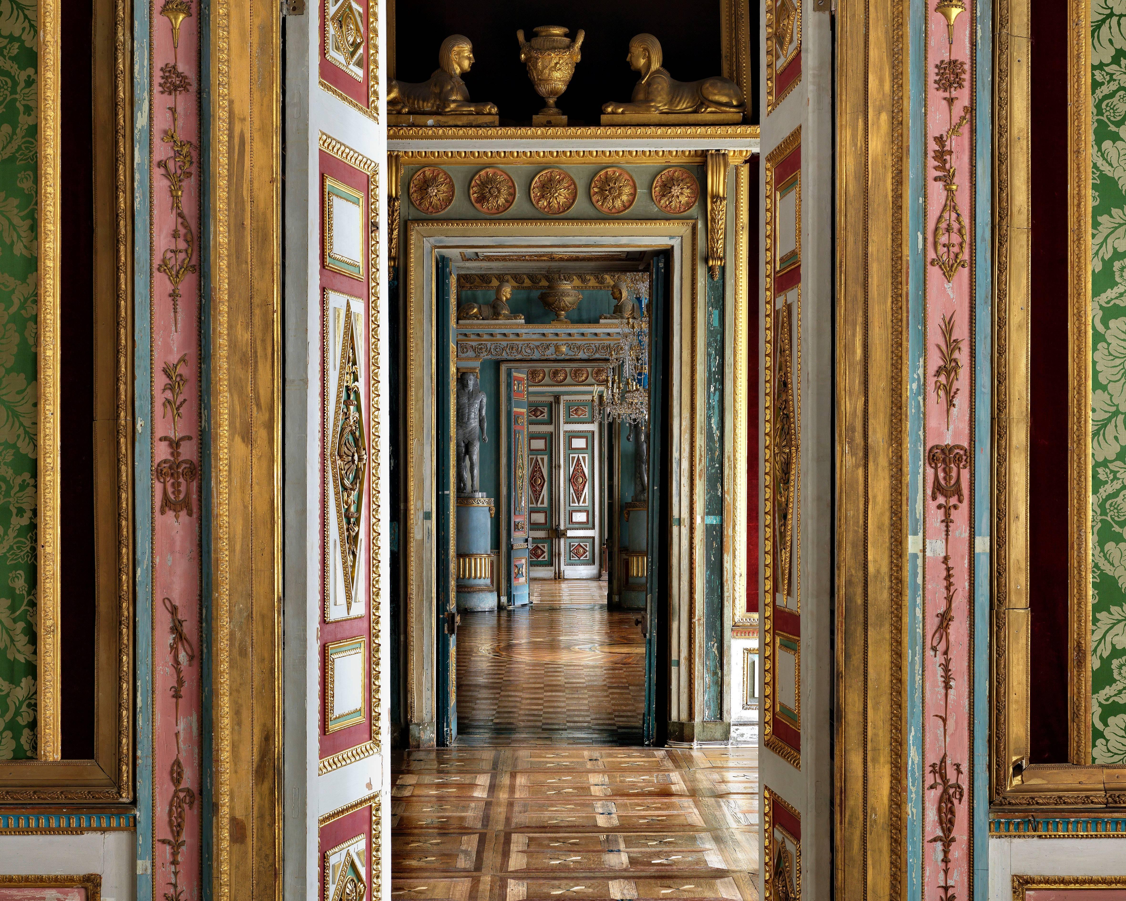 Palazzo di Ostankino, Mosca, 2015
Chromogenic print
Edition of 5
Signed, dated, and numbered on verso label   

39.5 x 47.5 inches edition of 5  
47.5 x 59 inches edition of 5  
71 x 88.5 inches edition of 5   

framing options also available 
