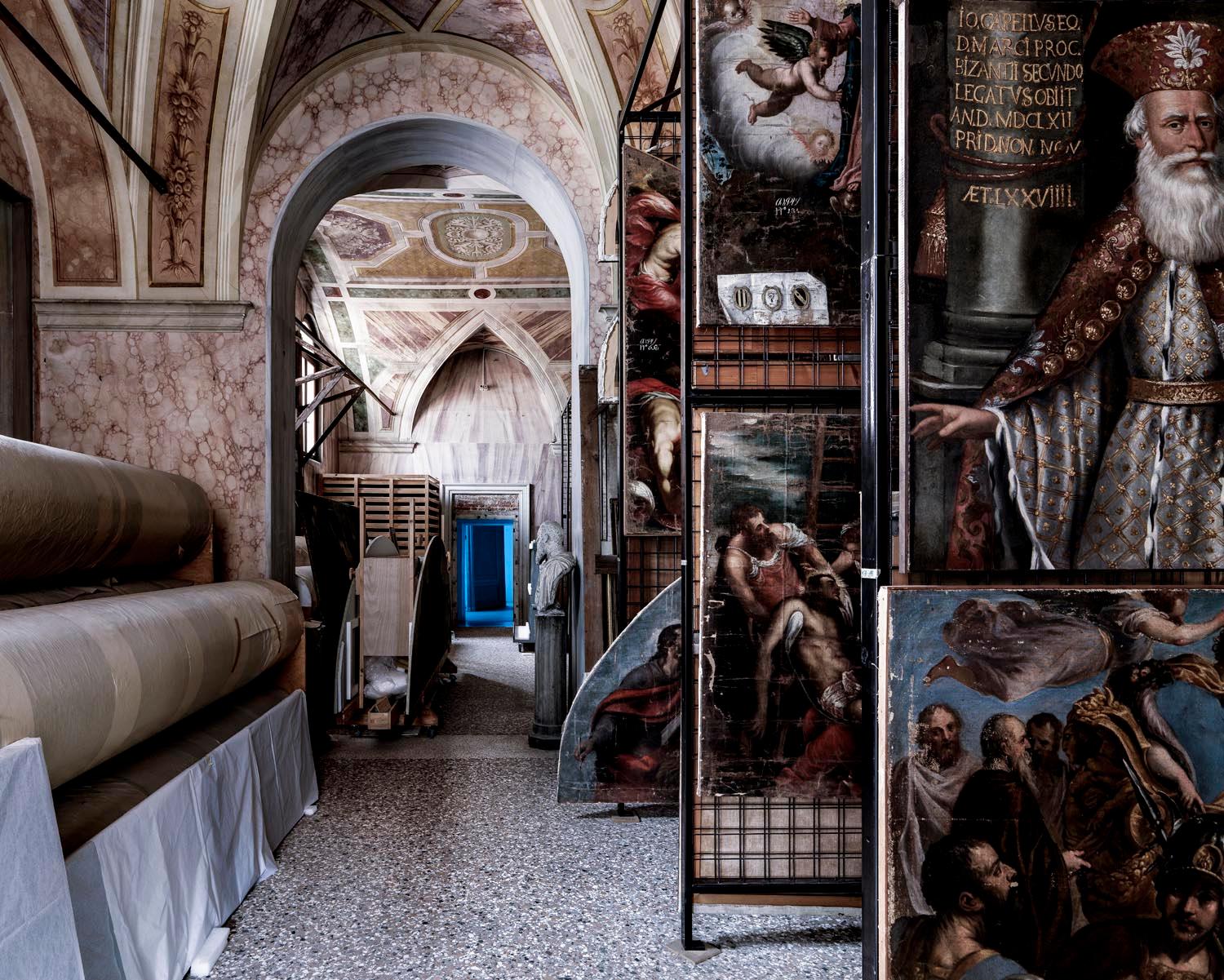 Massimo Listri
Palazzo Ducale I, Venedig 2022
2022
C Druck Signiert, datiert und nummeriert auf dem Label verso   

39,5 x 47,5 Zoll (100 x 120 cm) Auflage von 5 - $12.500
47,5 x 59 Zoll (120 x 150 cm) Auflage von 5 - $14.500
71 x 88,5 Zoll (180 x