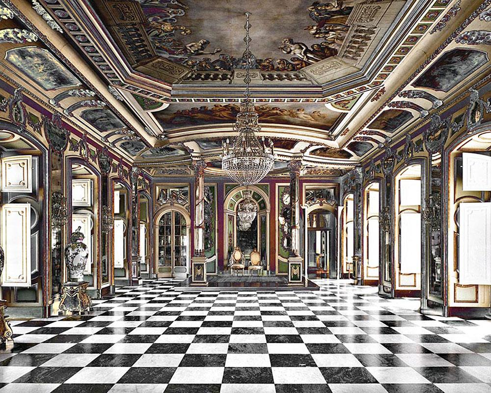 Massimo Listri
Queluz-Palast, Sintra, Portugal, 1992

71 x 88,5 Zoll
180 x 225 cm
Auflage von 5

Chromogener Druck 
Verso auf dem Label signiert, datiert und nummeriert
Ungerahmt (Einrahmungsoptionen verfügbar)

Auch erhältlich in:

40 x 48 Zoll
100